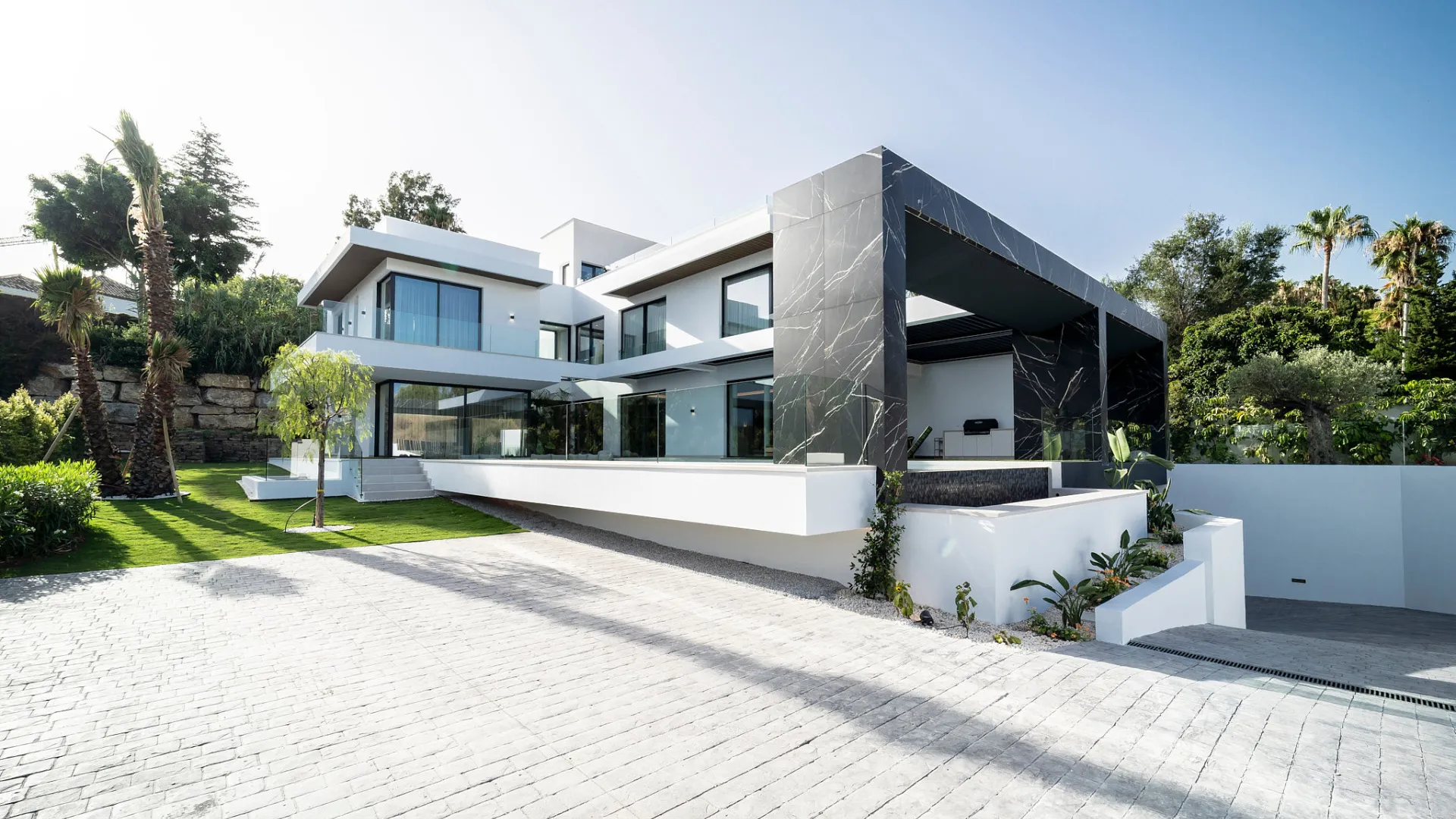 For sale Paraiso Alto villa with 6 bedrooms
