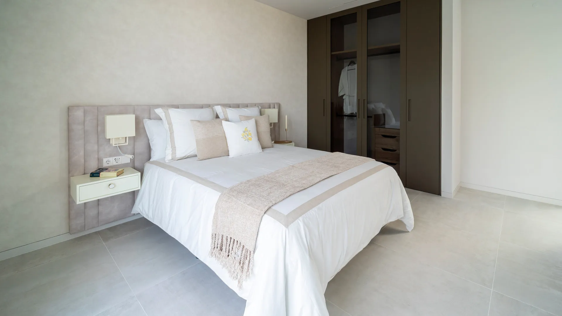 For sale Paraiso Alto villa with 6 bedrooms