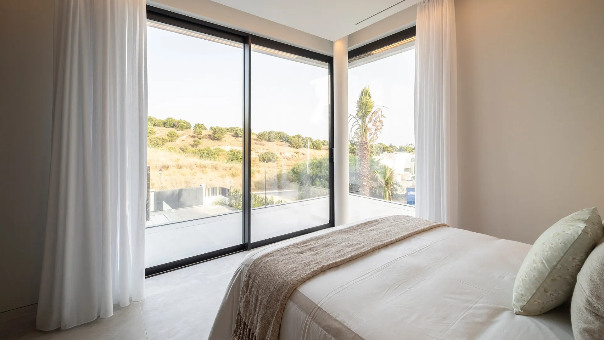 For sale Paraiso Alto villa with 6 bedrooms
