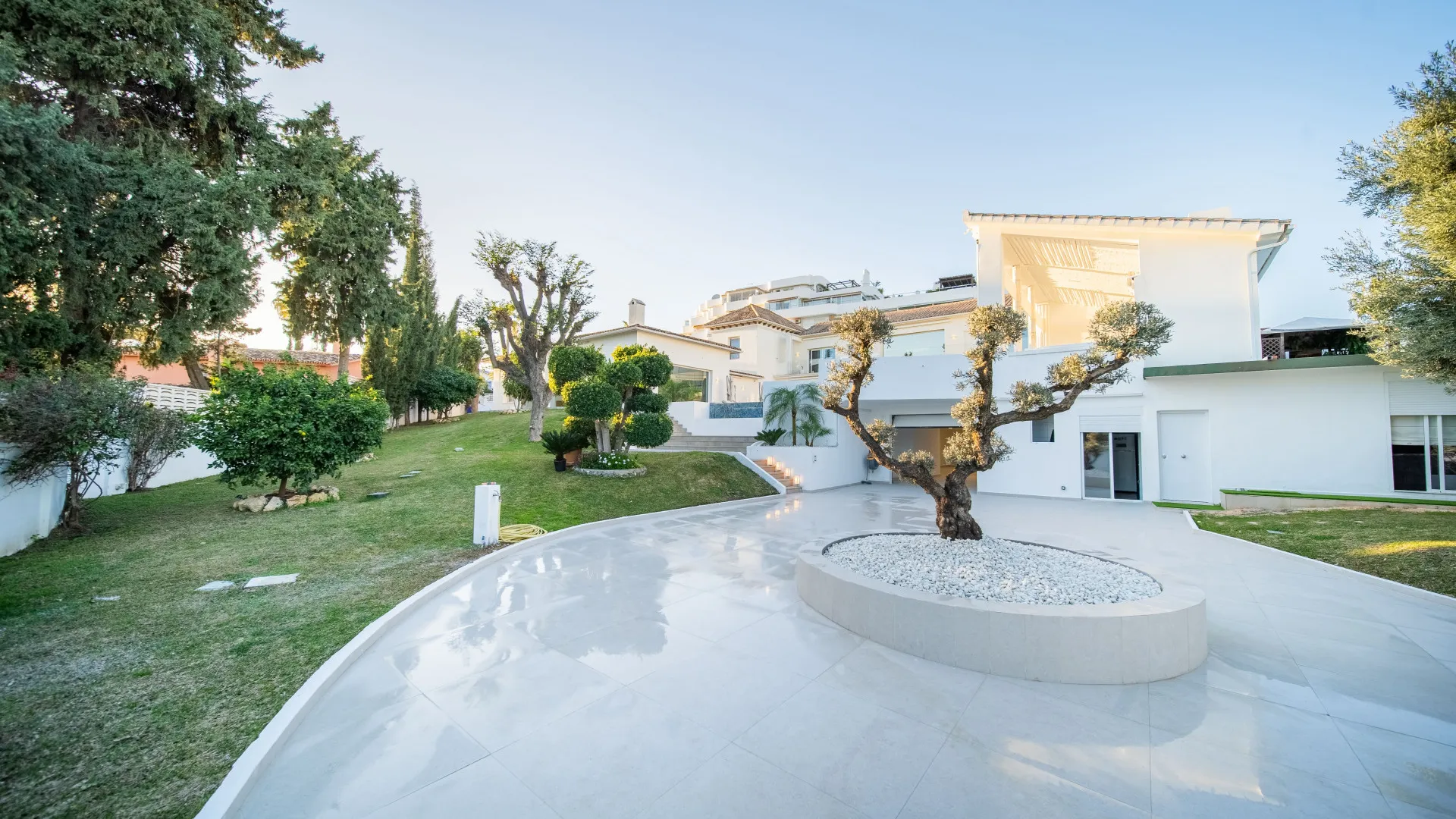 Se vende villa de 7 dormitorios en Guadalmina Alta