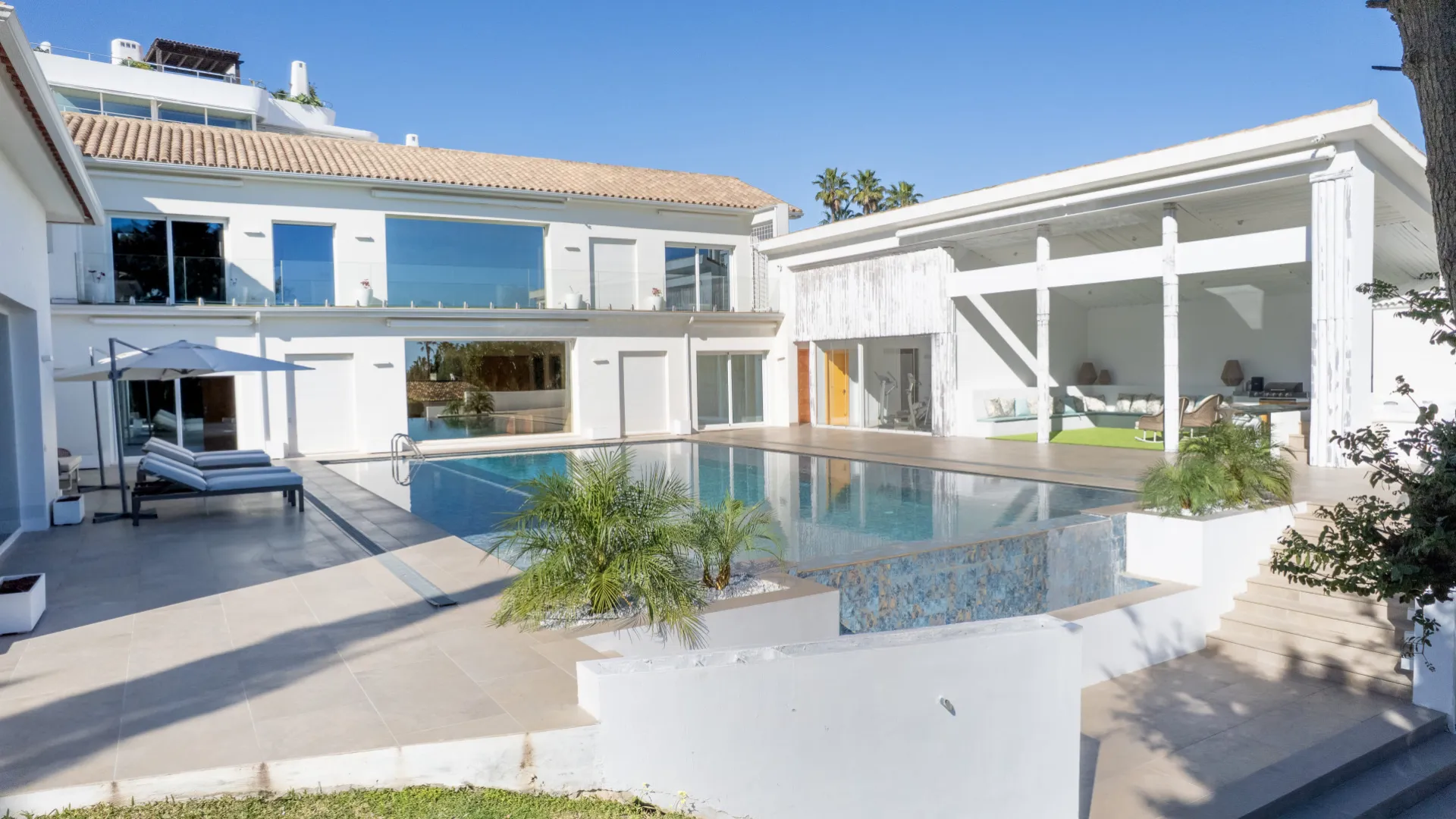 Se vende villa de 7 dormitorios en Guadalmina Alta