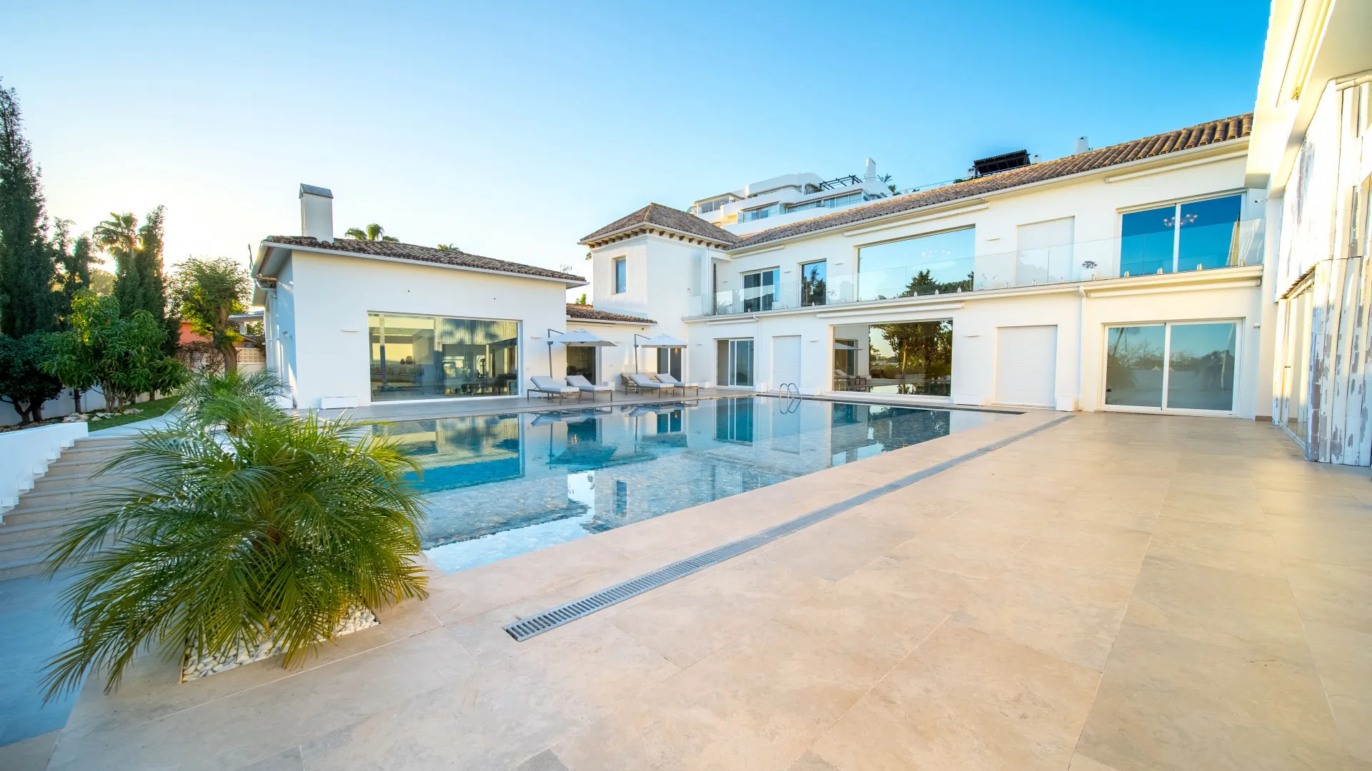 Se vende villa de 7 dormitorios en Guadalmina Alta