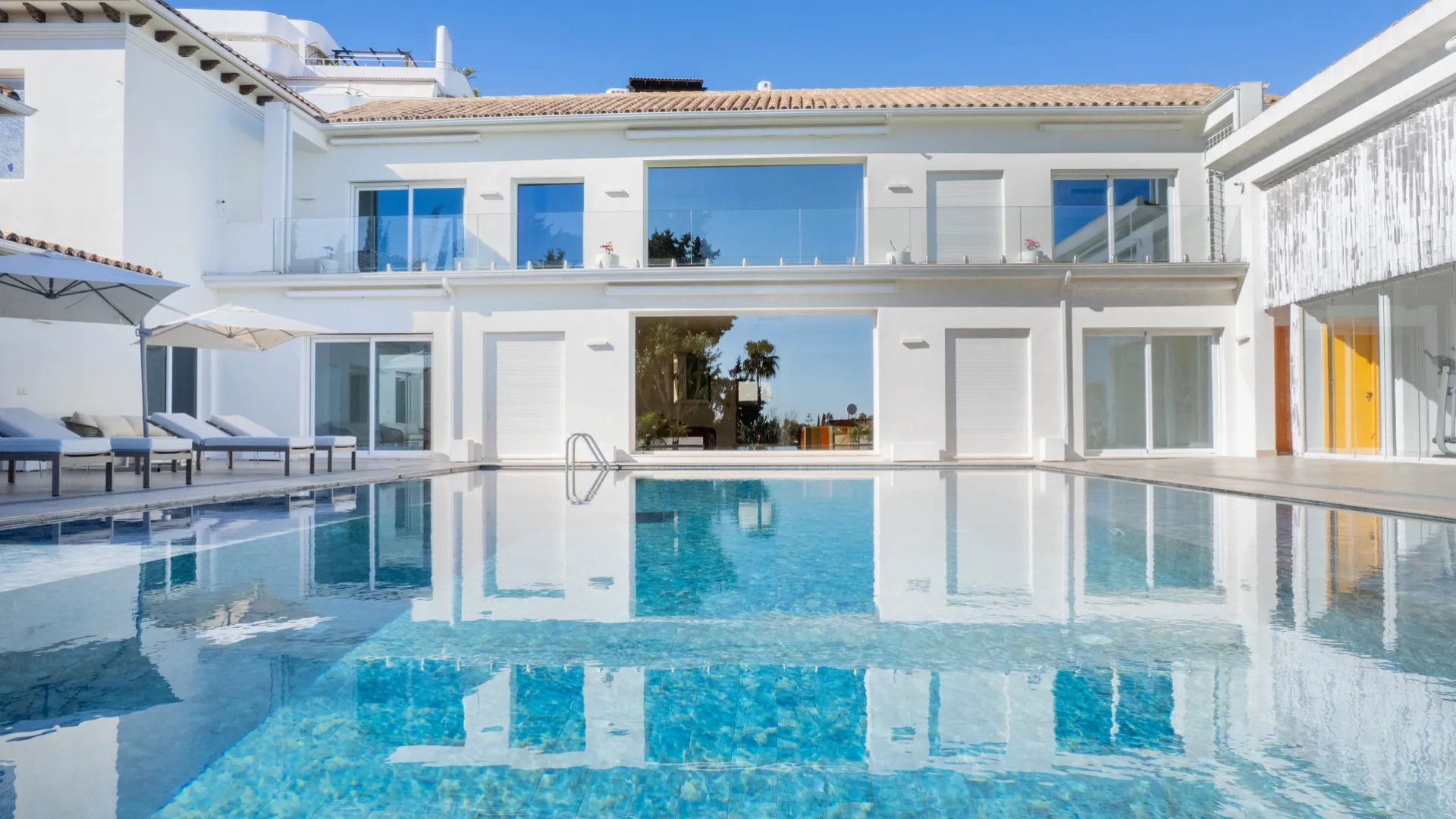 Se vende villa de 7 dormitorios en Guadalmina Alta