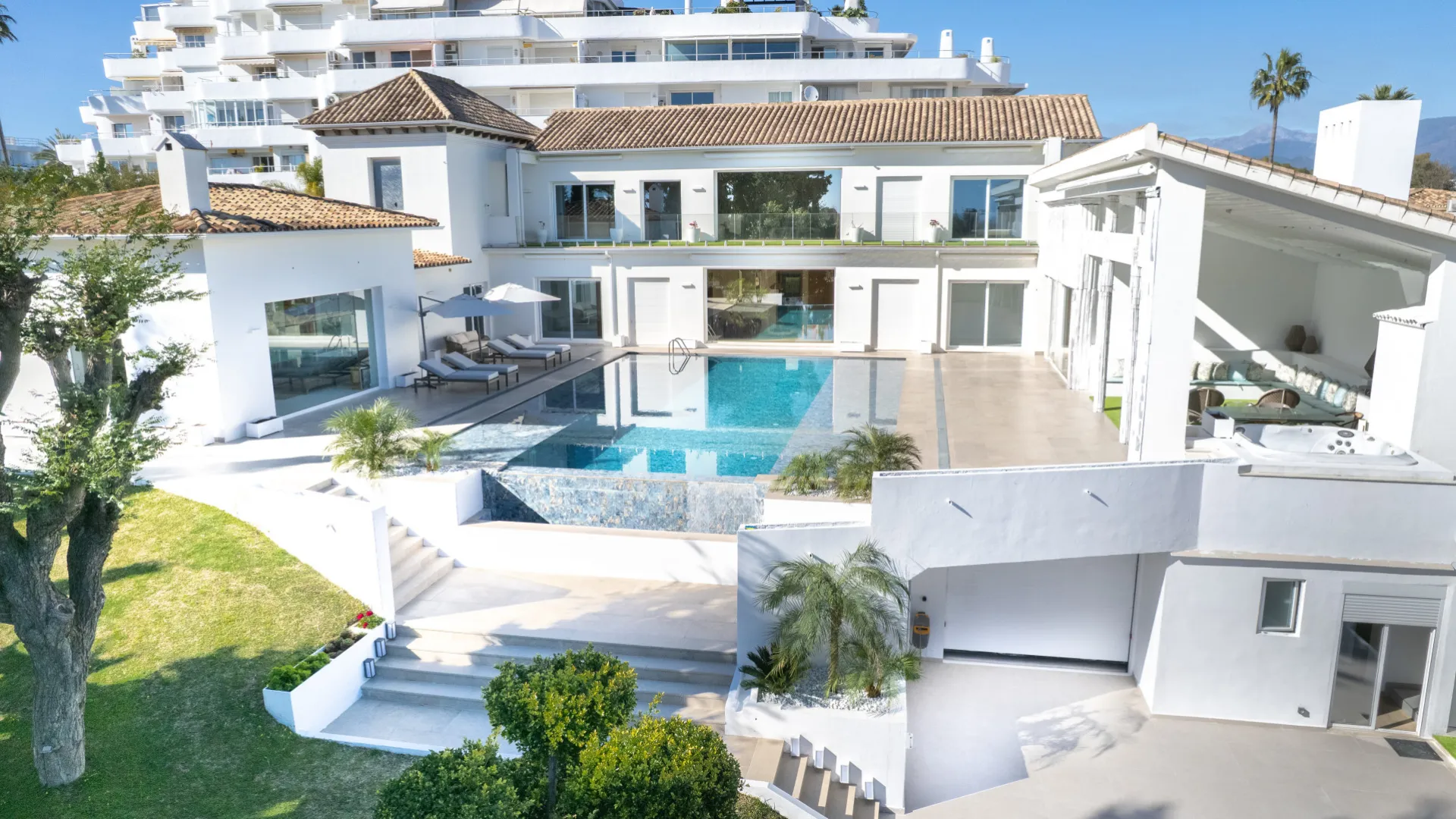Se vende villa de 7 dormitorios en Guadalmina Alta