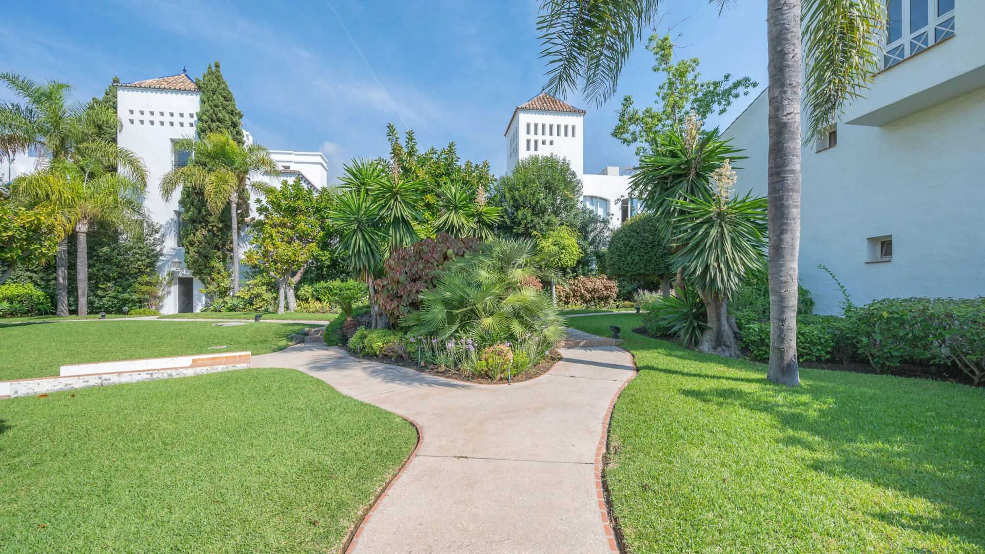 Alhambra del Mar ground floor apartment for sale
