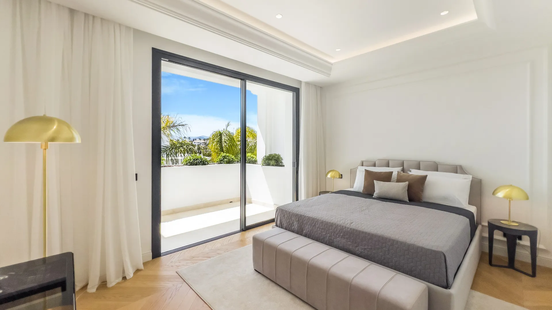 Se vende villa con 6 dormitorios en Las Lomas del Marbella Club