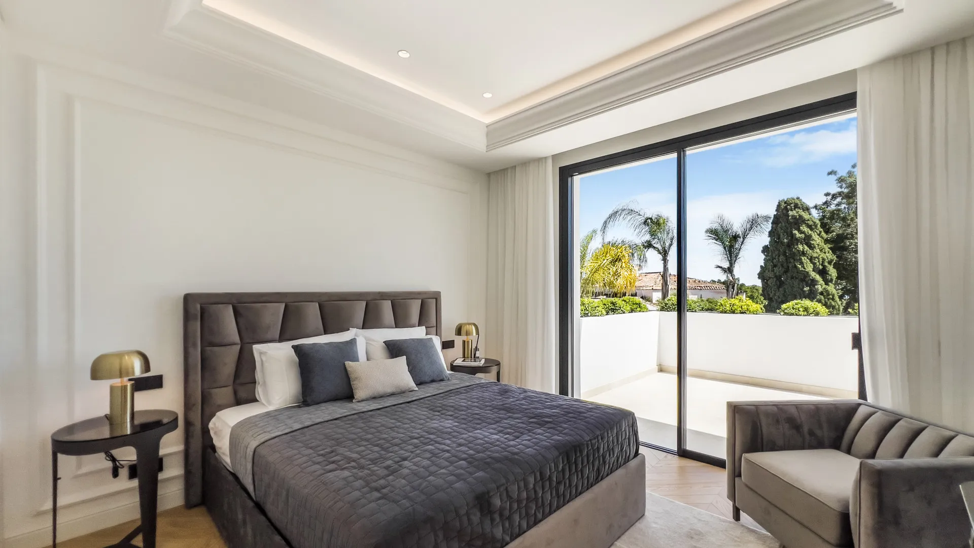 Se vende villa con 6 dormitorios en Las Lomas del Marbella Club