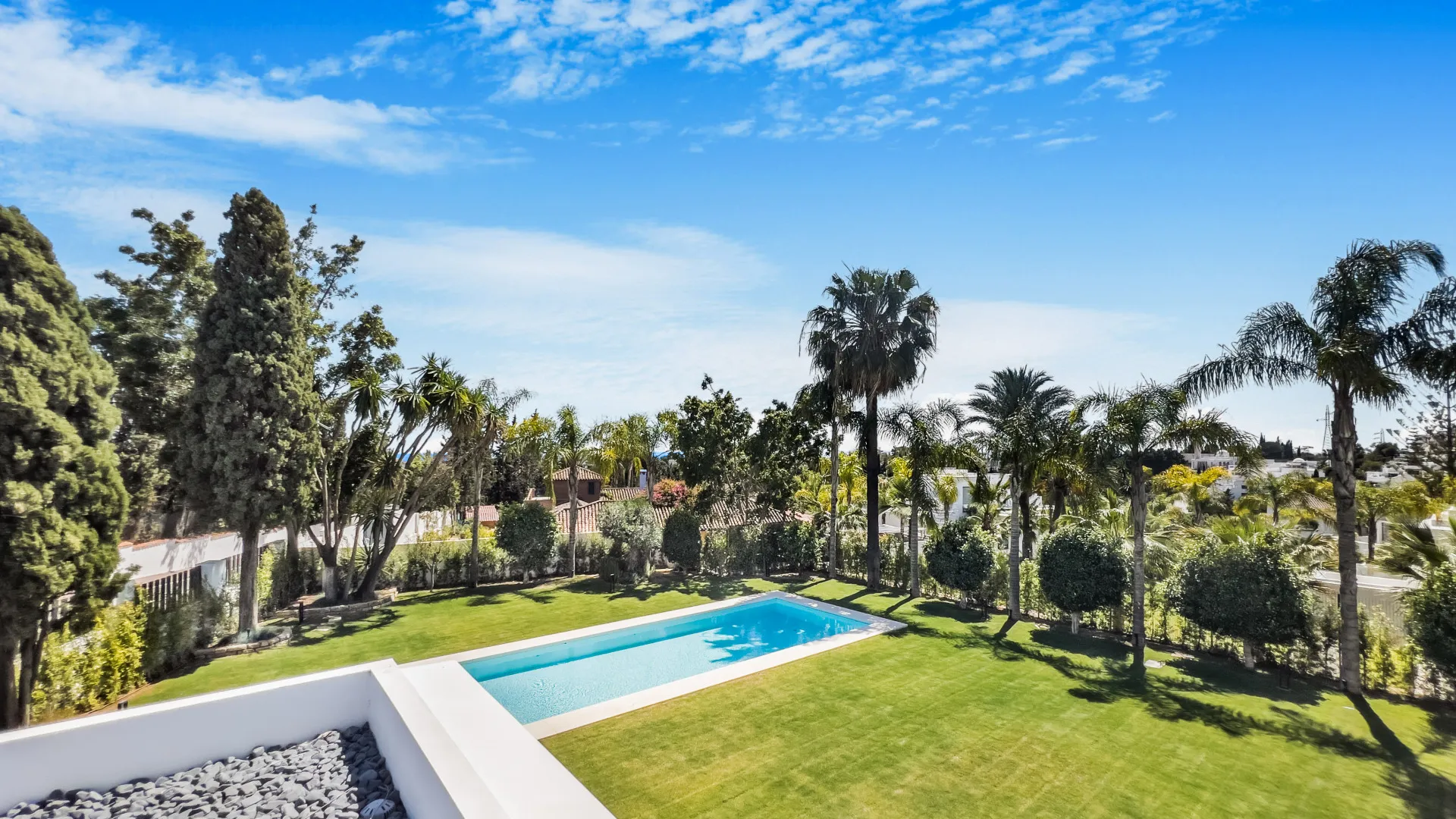 Se vende villa con 6 dormitorios en Las Lomas del Marbella Club