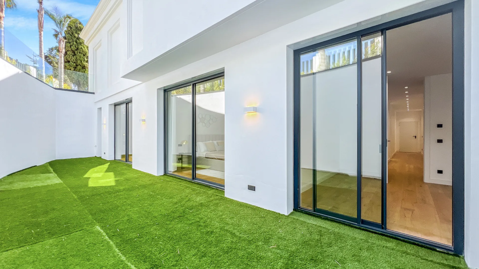 Se vende villa con 6 dormitorios en Las Lomas del Marbella Club