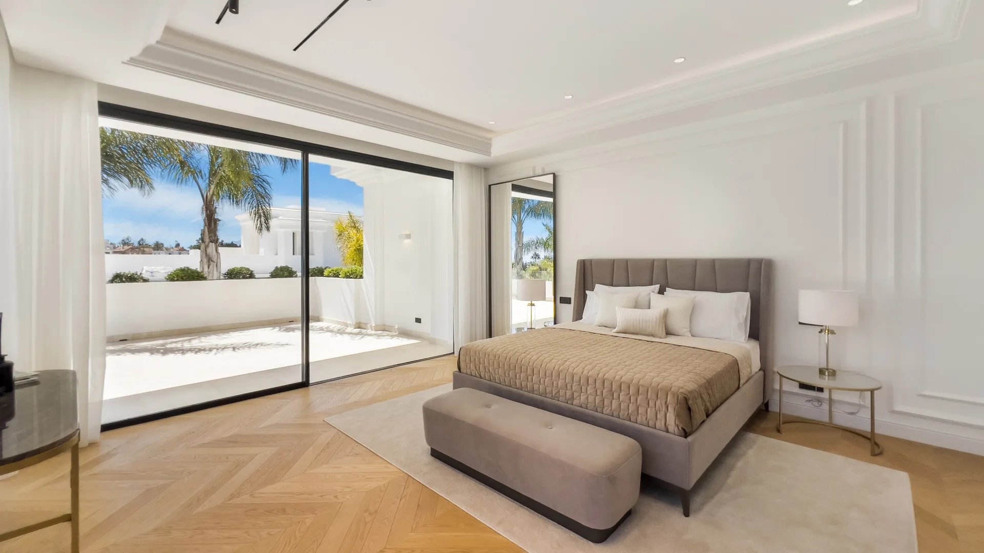 Se vende villa con 6 dormitorios en Las Lomas del Marbella Club