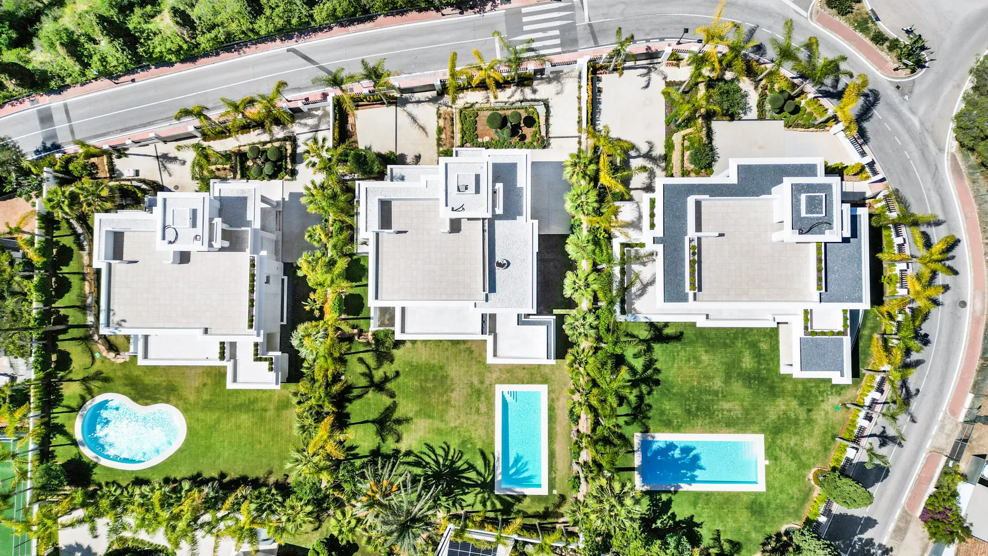 Se vende villa con 6 dormitorios en Las Lomas del Marbella Club