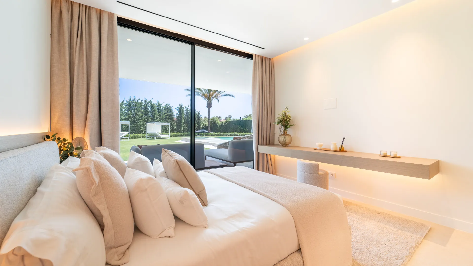 For sale 6 bedrooms villa in Los Monteros Playa