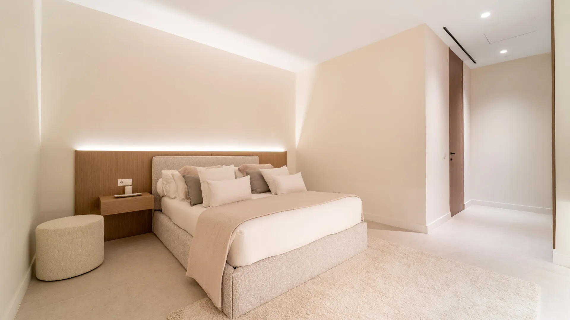 For sale 6 bedrooms villa in Los Monteros Playa