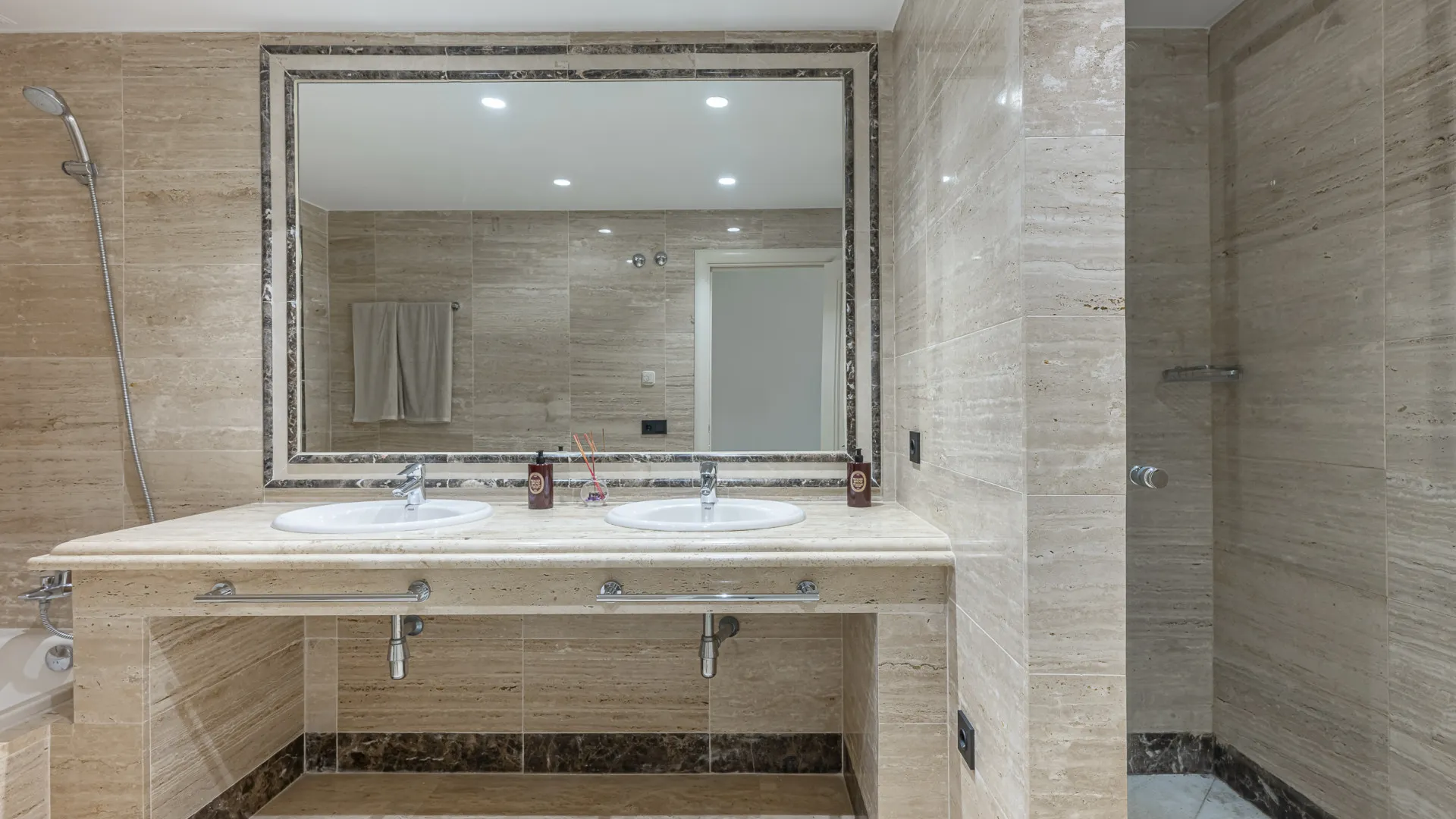 3 bedrooms ground floor apartment in Montebello Hills for sale
