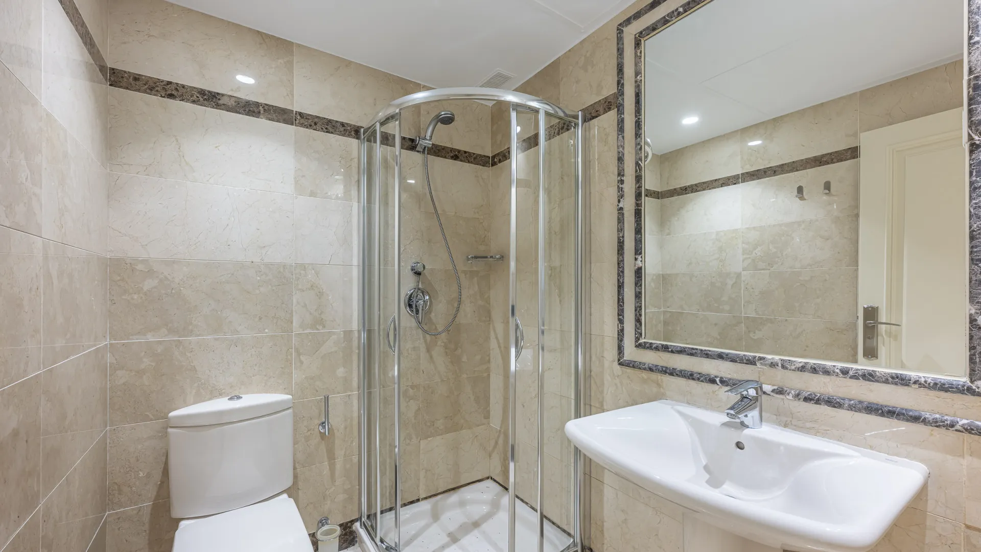 3 bedrooms ground floor apartment in Montebello Hills for sale
