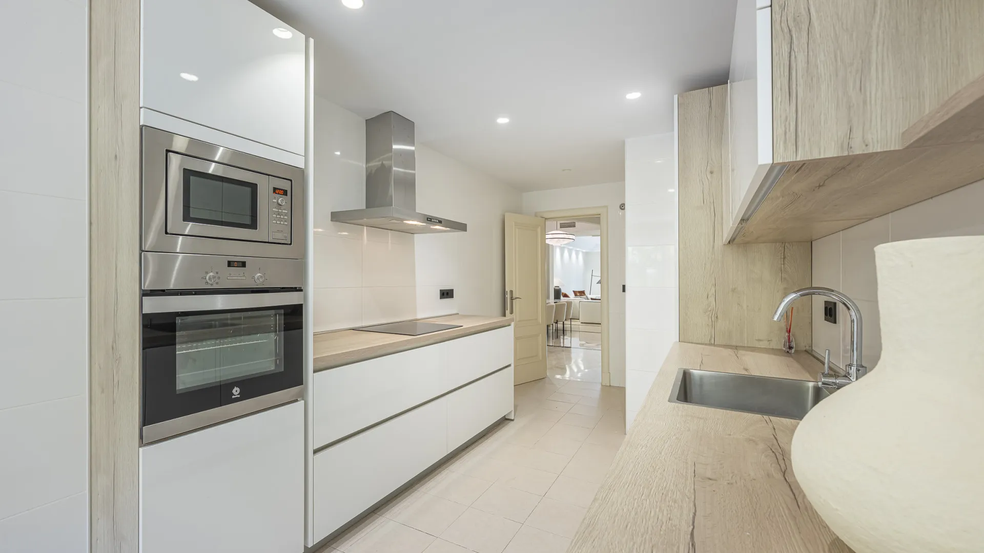 3 bedrooms ground floor apartment in Montebello Hills for sale