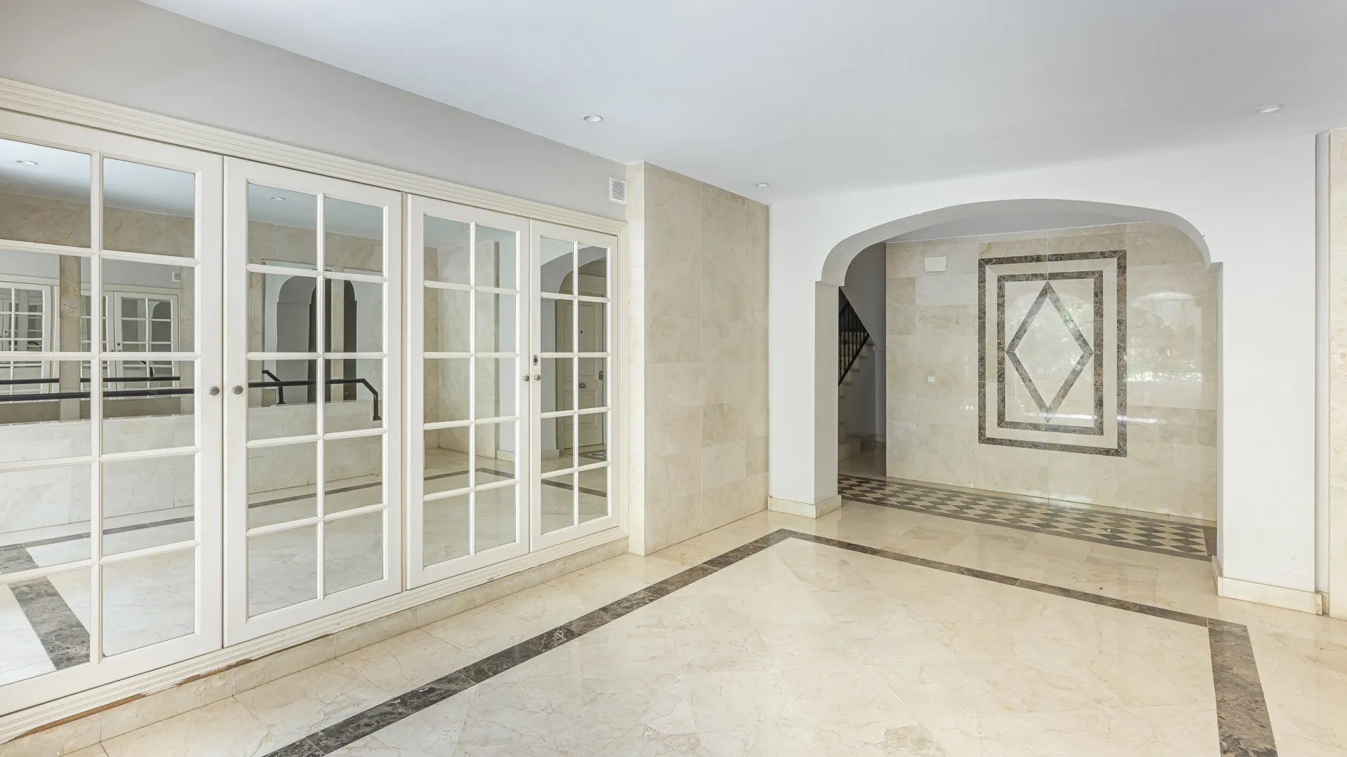 3 bedrooms ground floor apartment in Montebello Hills for sale