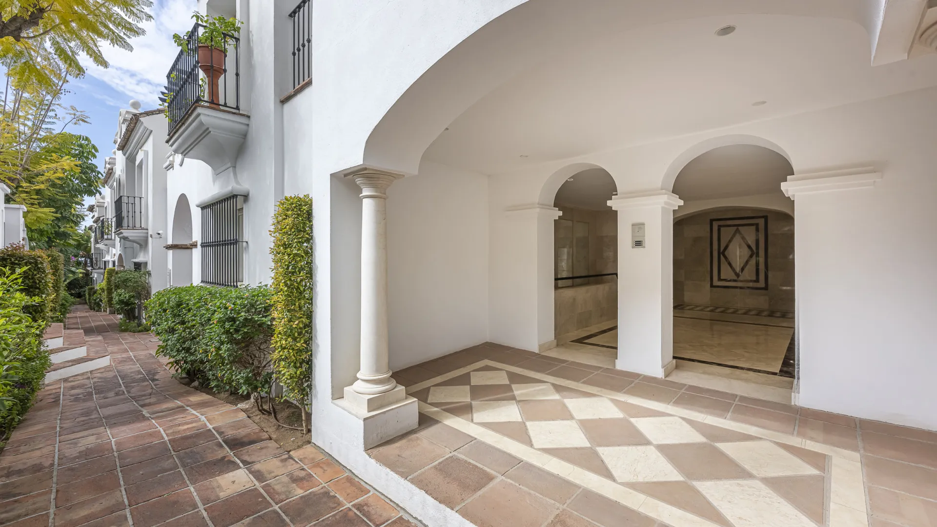 Comprar apartamento planta baja en Montebello Hills