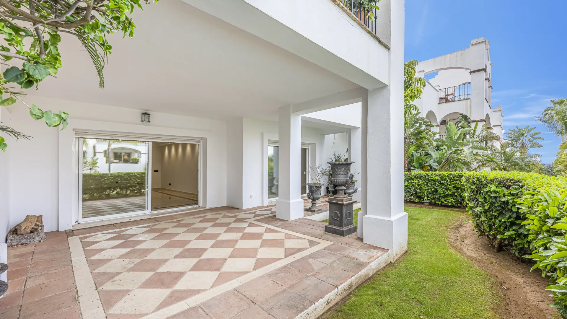 Comprar apartamento planta baja en Montebello Hills