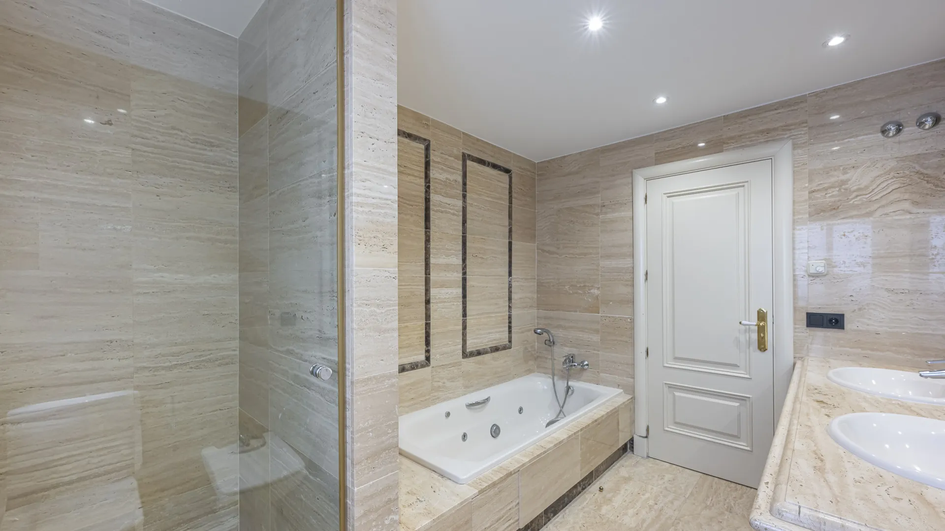Comprar apartamento planta baja en Montebello Hills