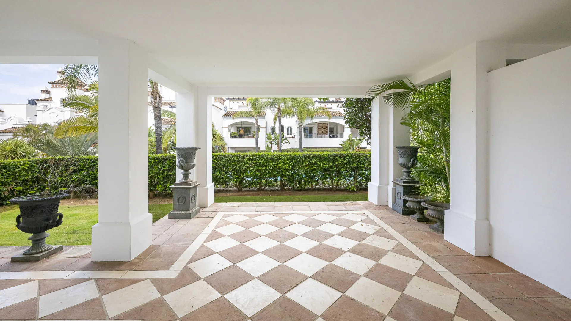 Comprar apartamento planta baja en Montebello Hills