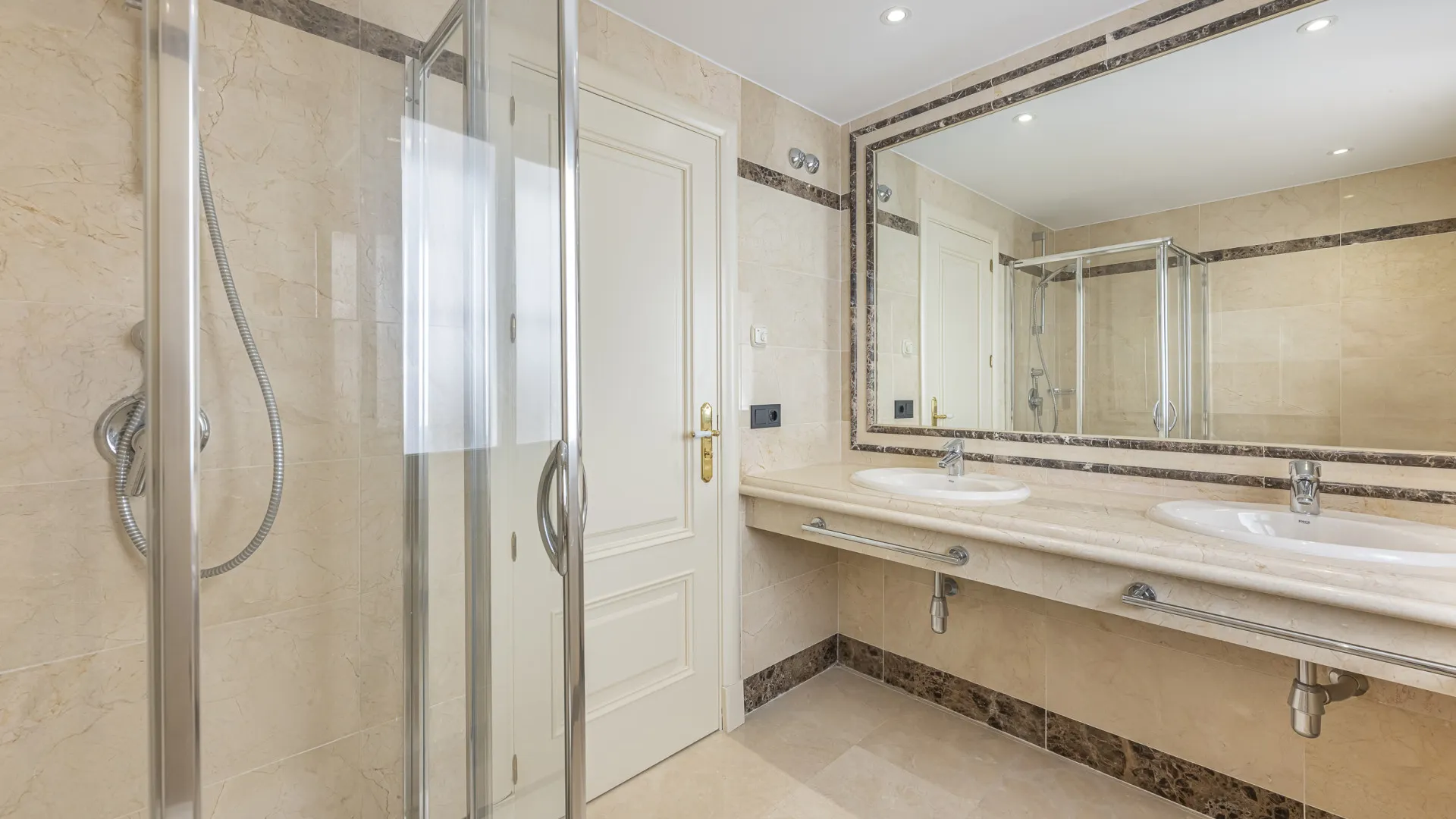 Comprar apartamento planta baja en Montebello Hills