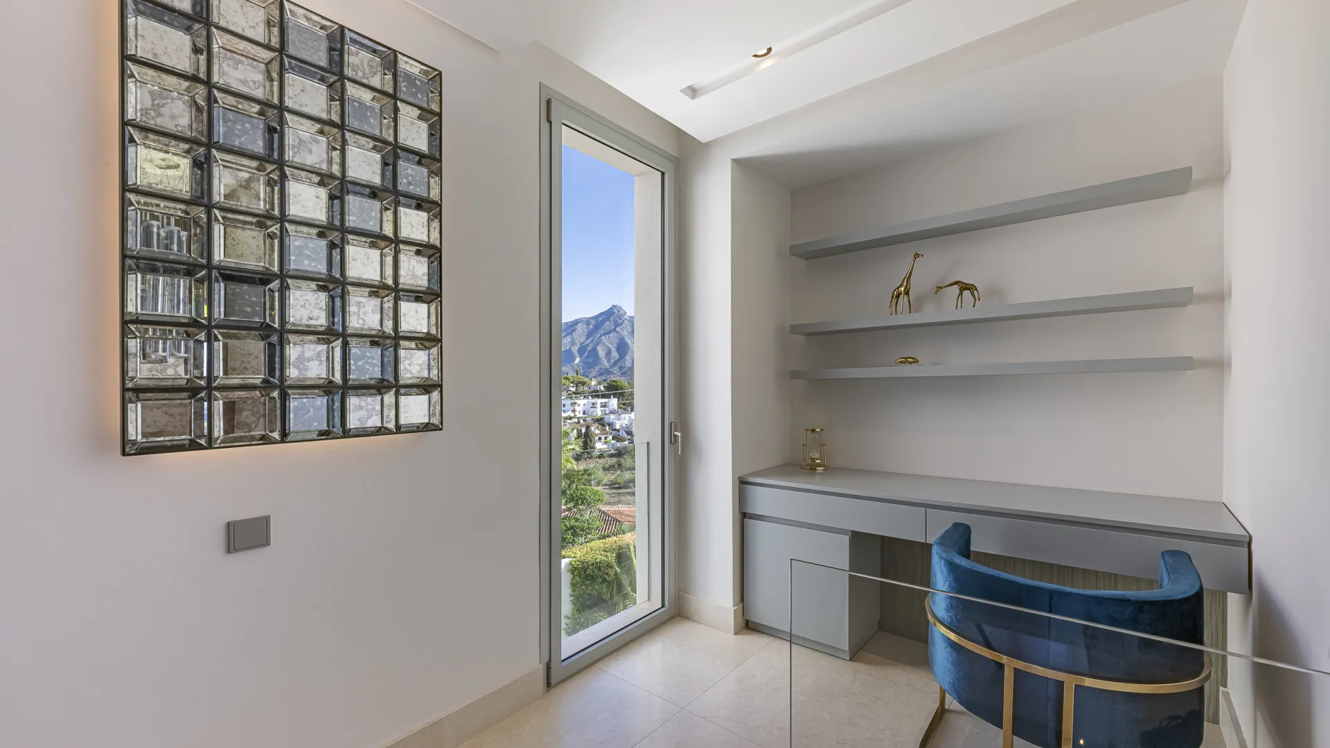 Villa a la venta de 5 dormitorios en Nueva Andalucia