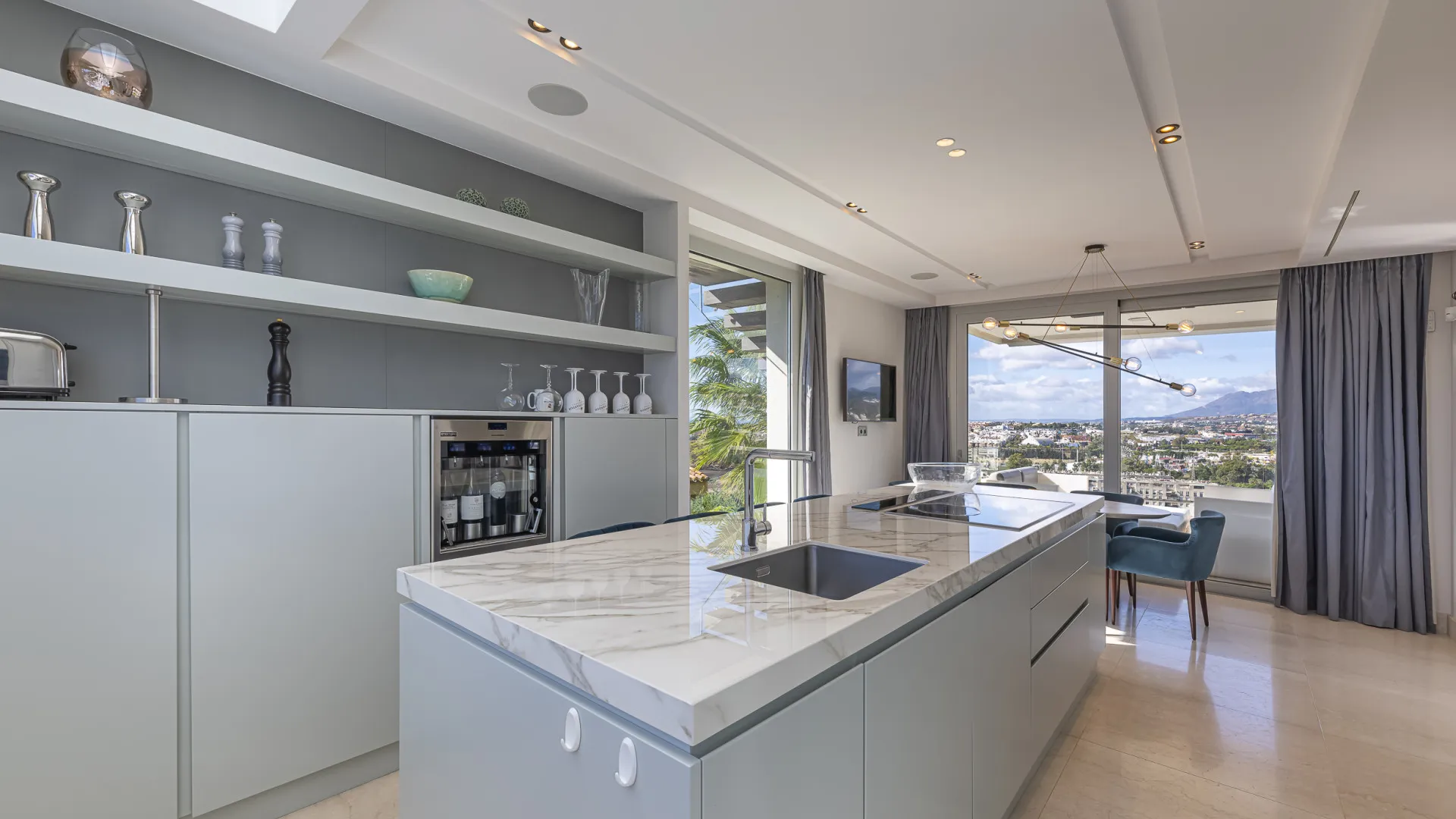 Villa a la venta de 5 dormitorios en Nueva Andalucia