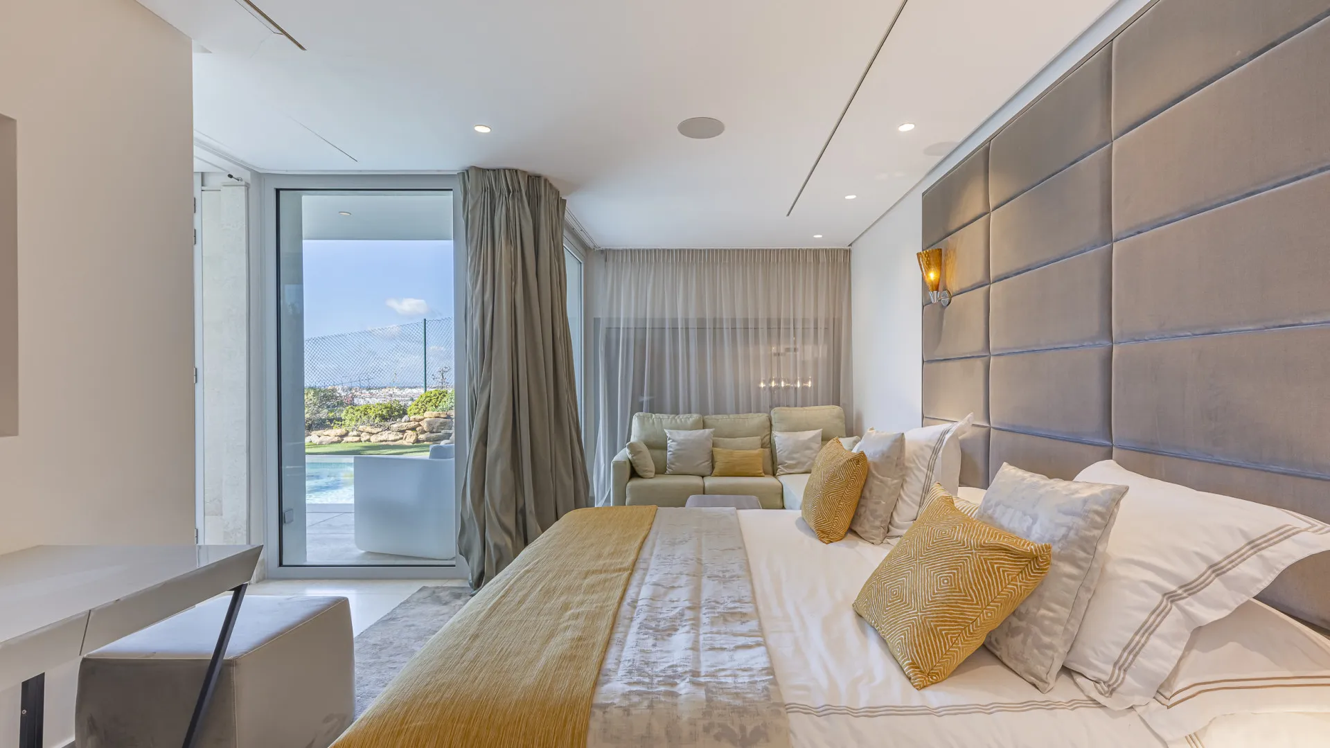 Villa a la venta de 5 dormitorios en Nueva Andalucia