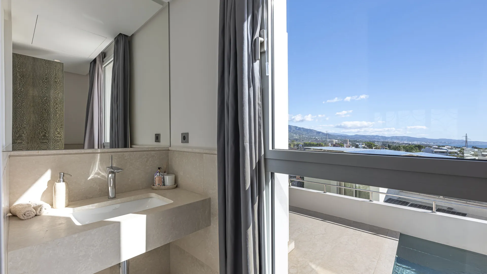 Villa a la venta de 5 dormitorios en Nueva Andalucia