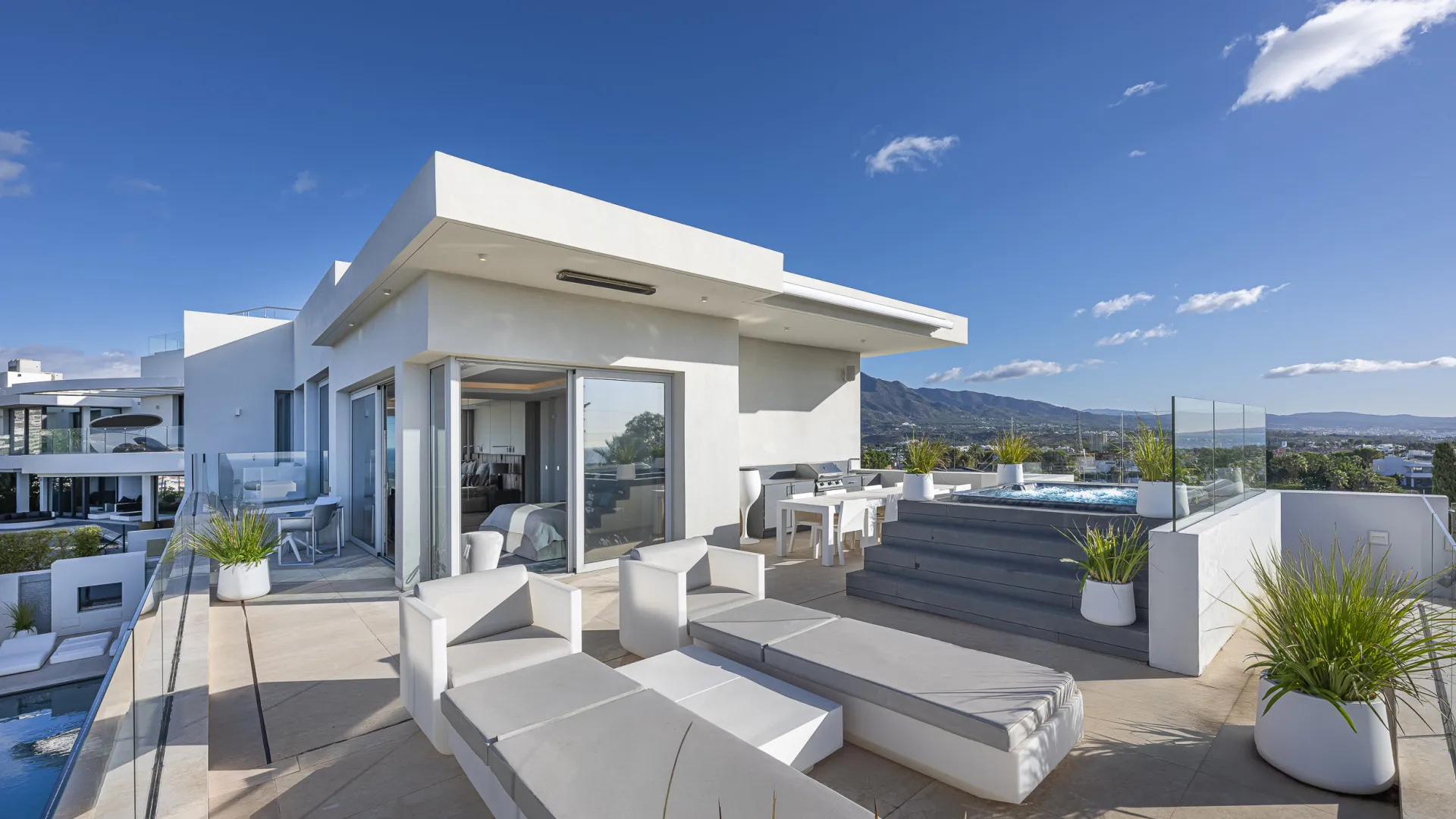 Villa a la venta de 5 dormitorios en Nueva Andalucia