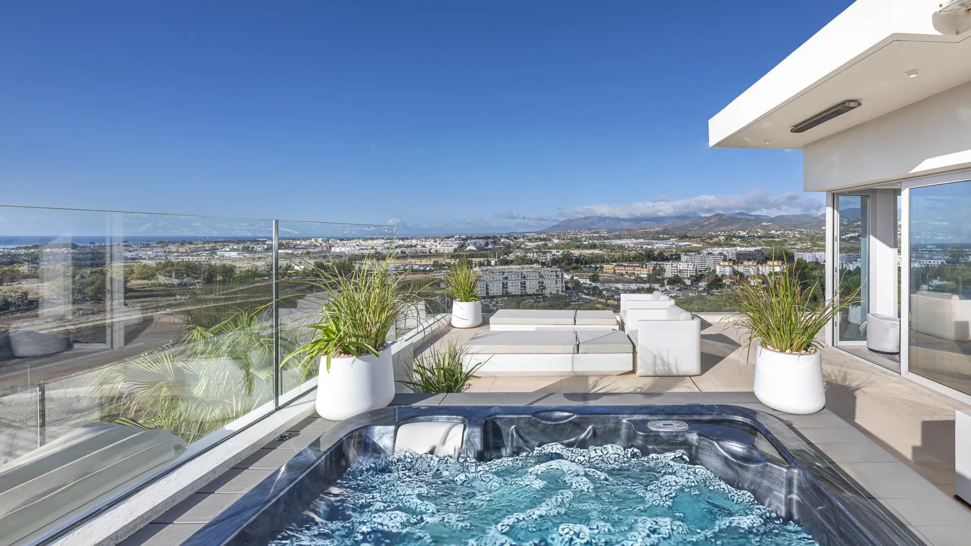 Villa a la venta de 5 dormitorios en Nueva Andalucia