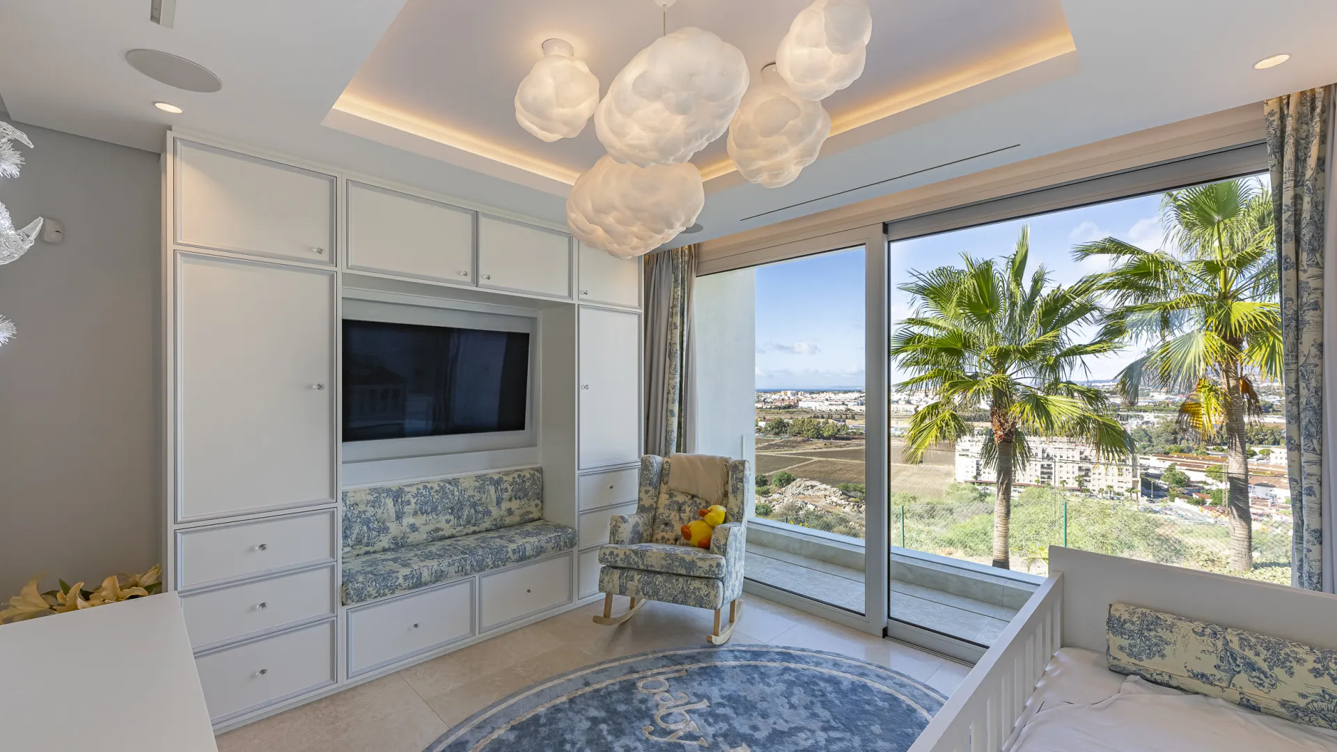 Villa a la venta de 5 dormitorios en Nueva Andalucia