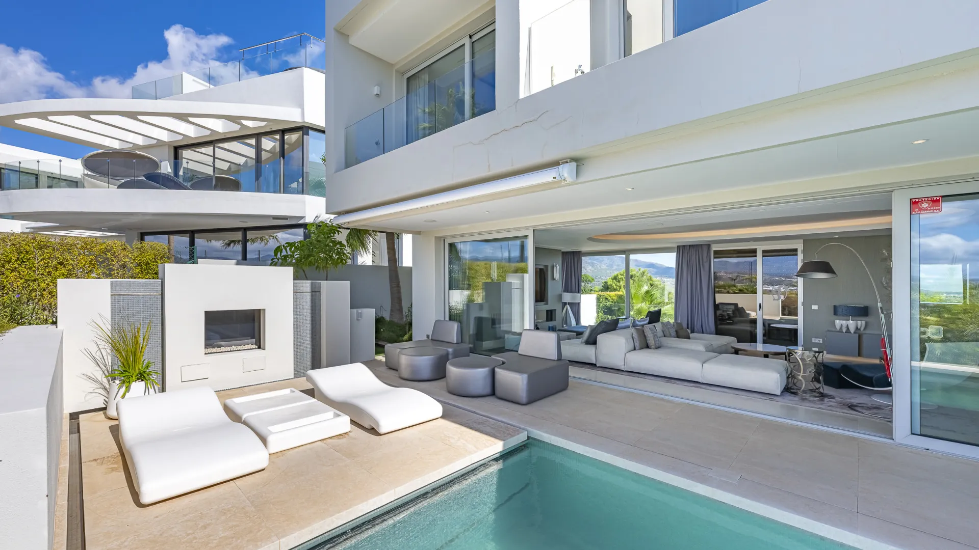 Villa a la venta de 5 dormitorios en Nueva Andalucia