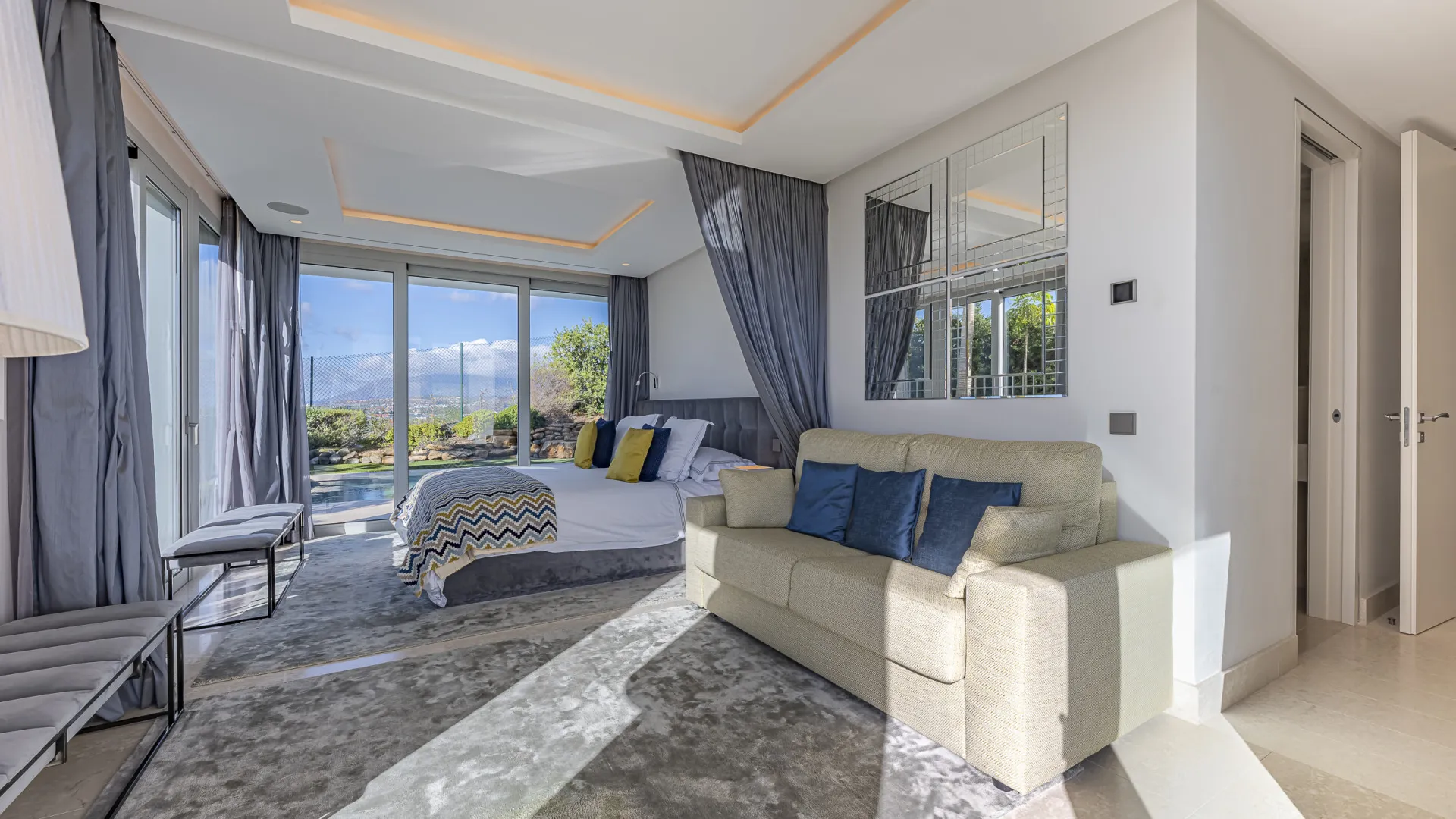 Villa a la venta de 5 dormitorios en Nueva Andalucia