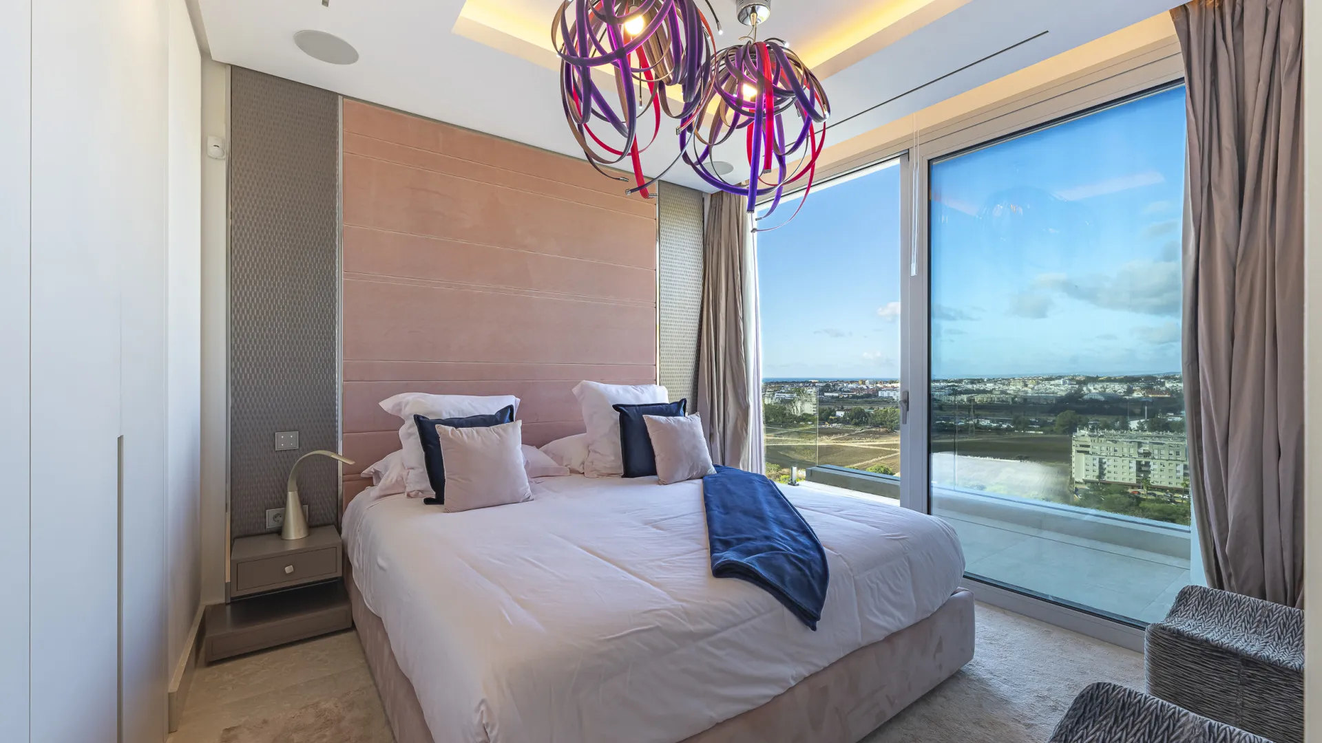 Villa a la venta de 5 dormitorios en Nueva Andalucia