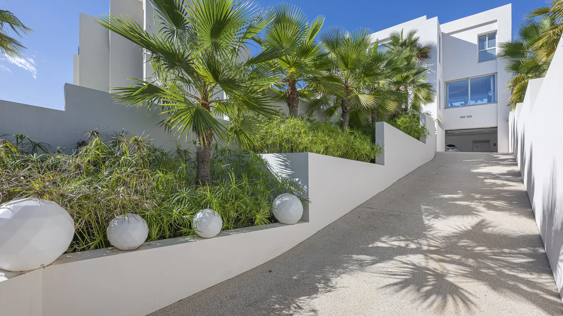 Villa a la venta de 5 dormitorios en Nueva Andalucia