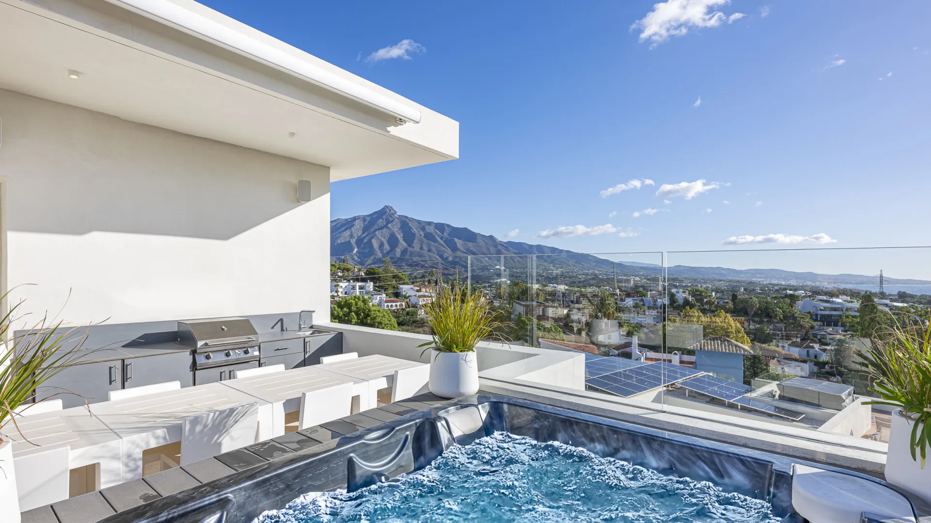Villa a la venta de 5 dormitorios en Nueva Andalucia