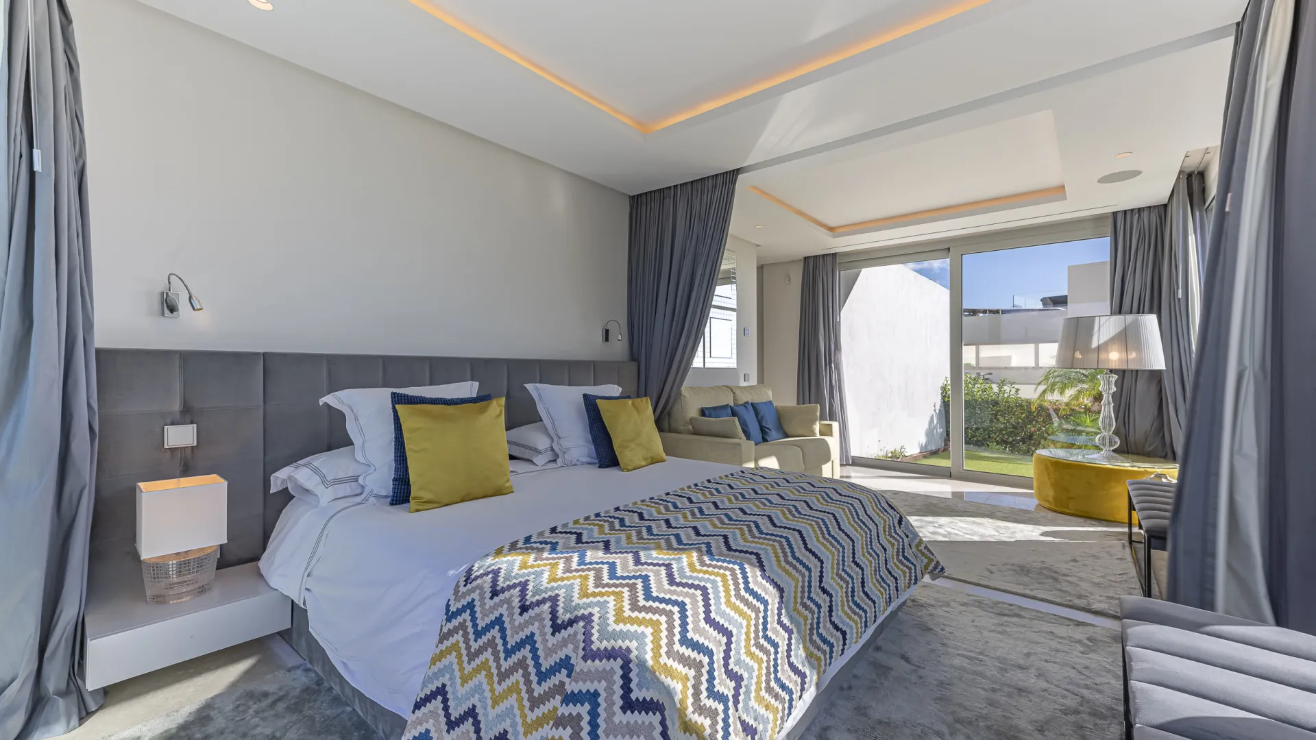 Villa a la venta de 5 dormitorios en Nueva Andalucia