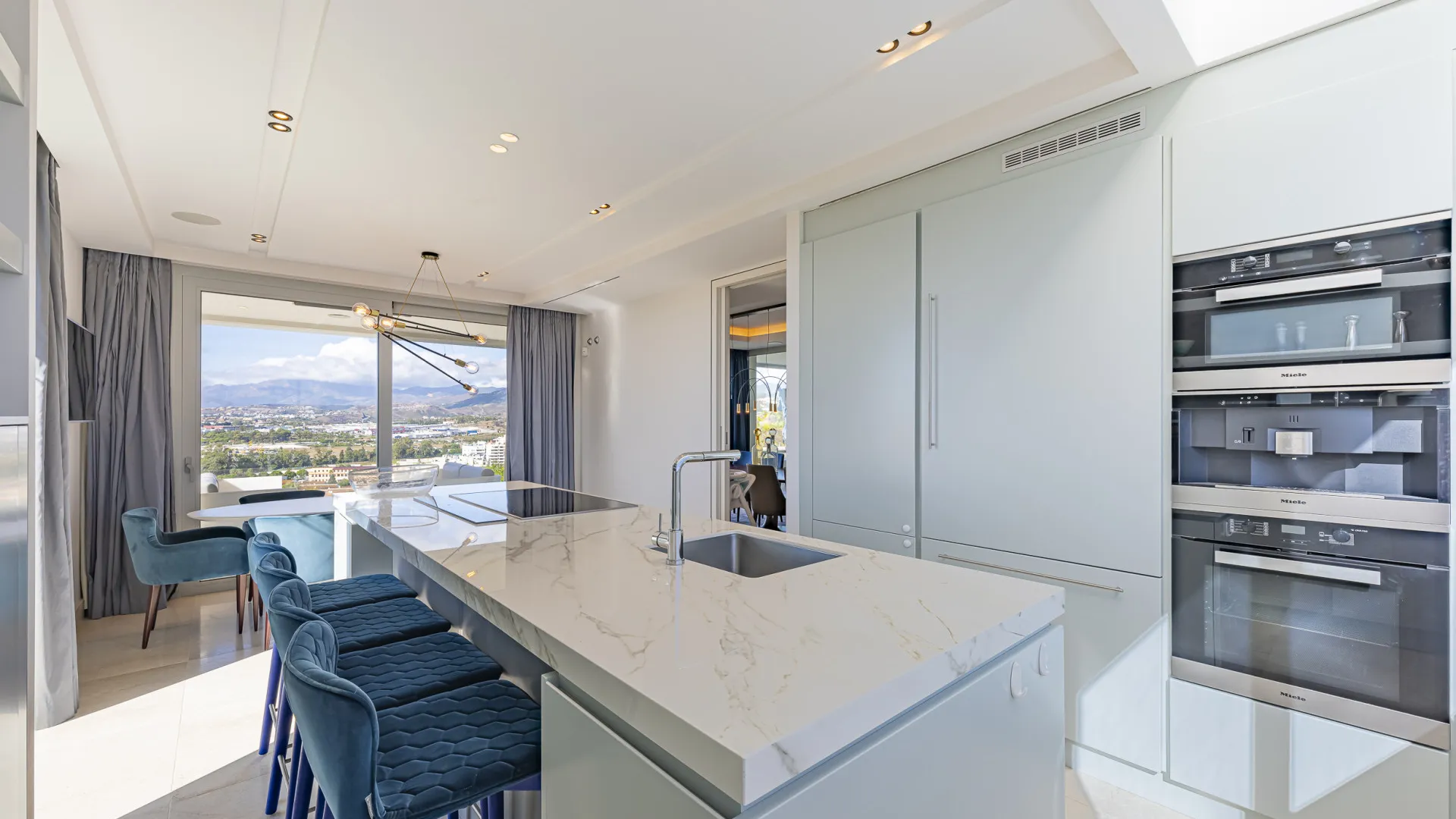 Villa a la venta de 5 dormitorios en Nueva Andalucia