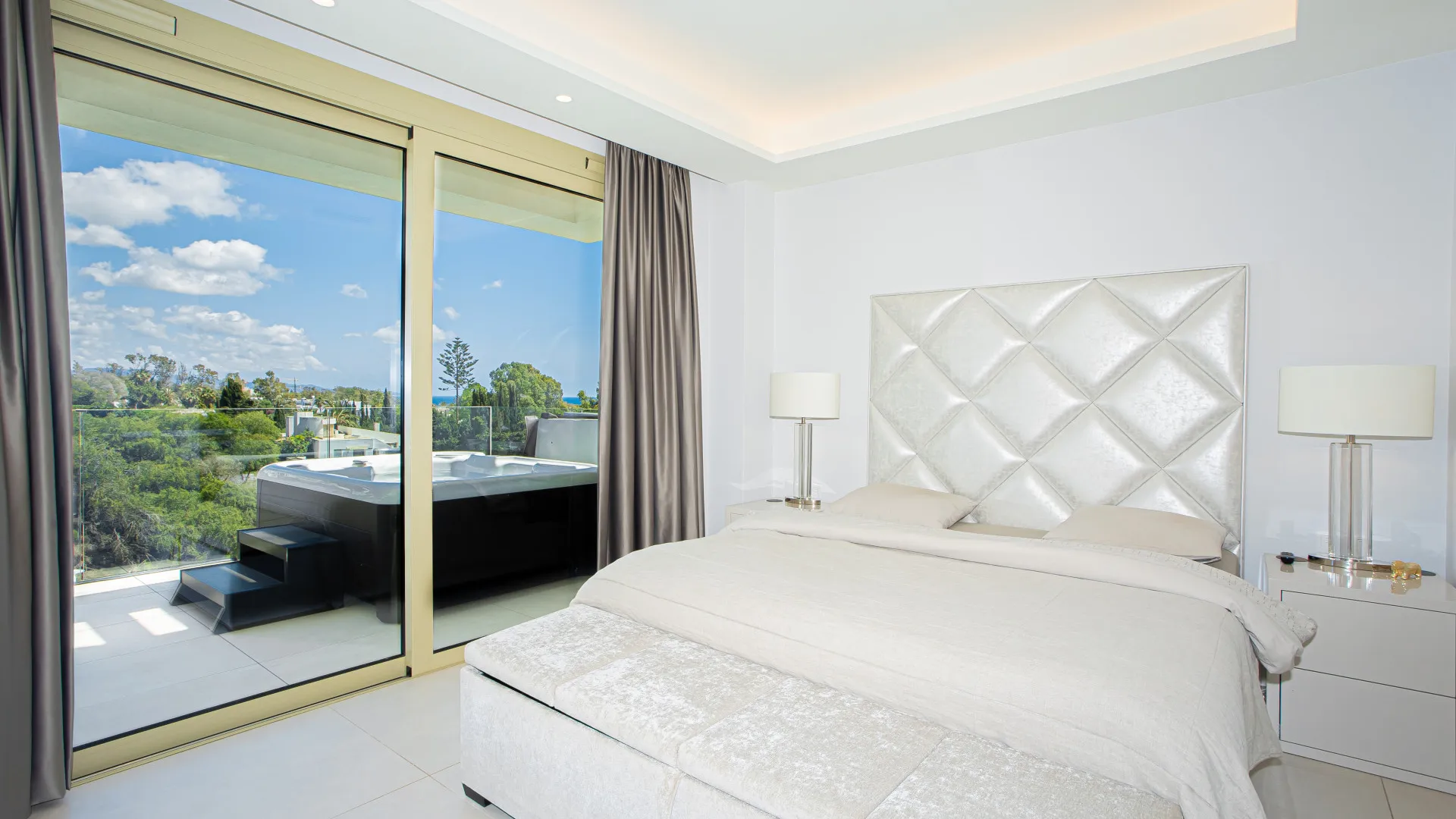 Buy duplex penthouse in Benalús