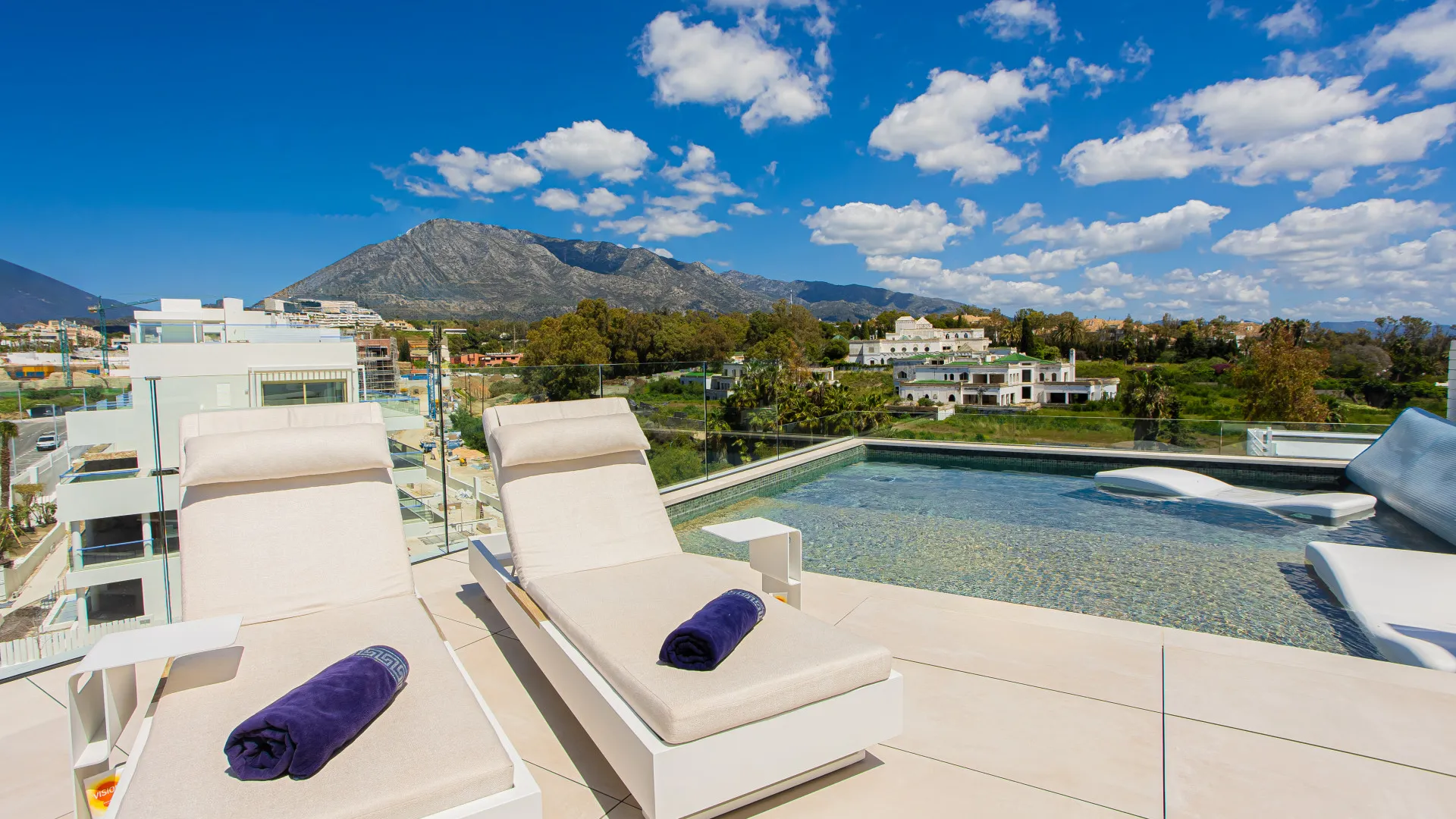 Buy duplex penthouse in Benalús