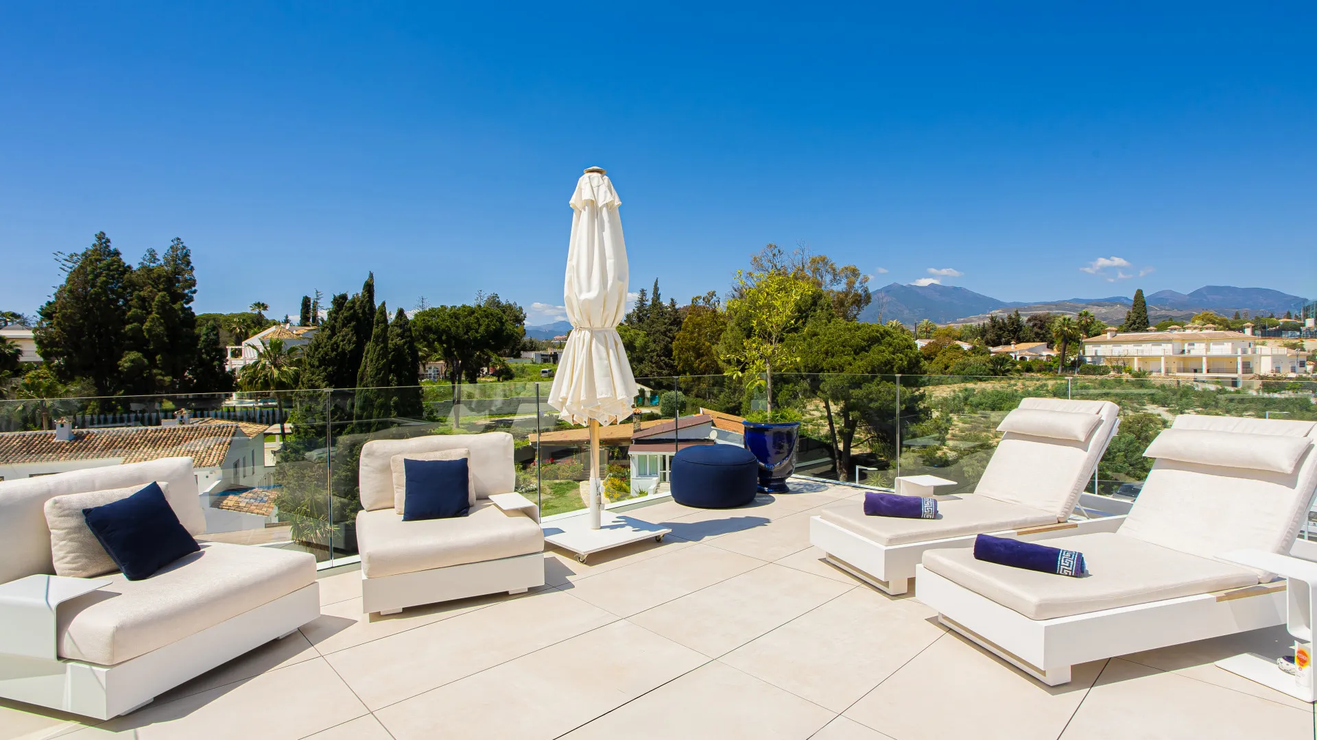 Buy duplex penthouse in Benalús