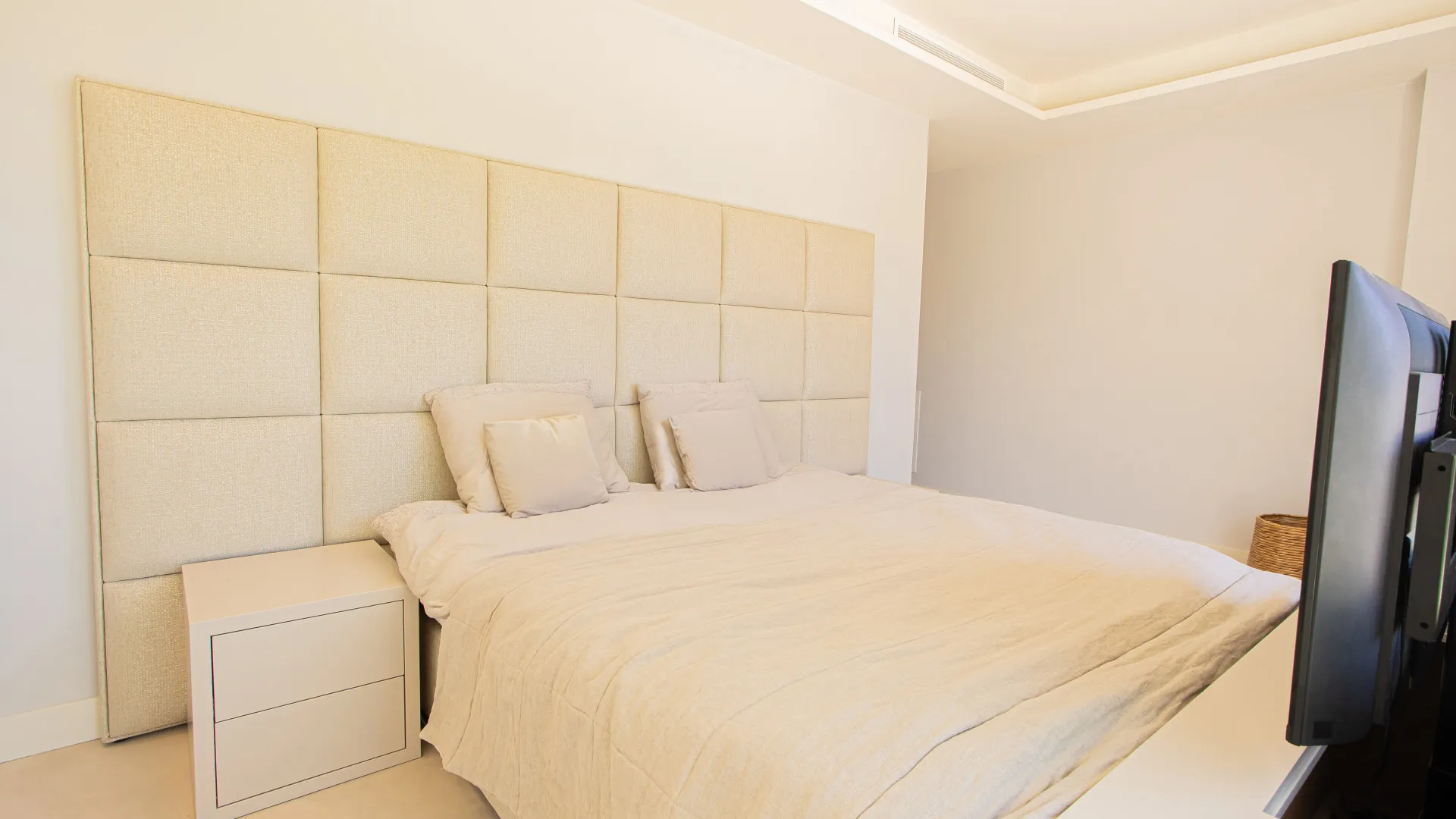 Buy duplex penthouse in Benalús