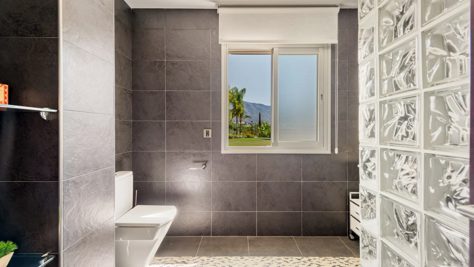 Villa con 7 dormitorios en venta en Las Brisas