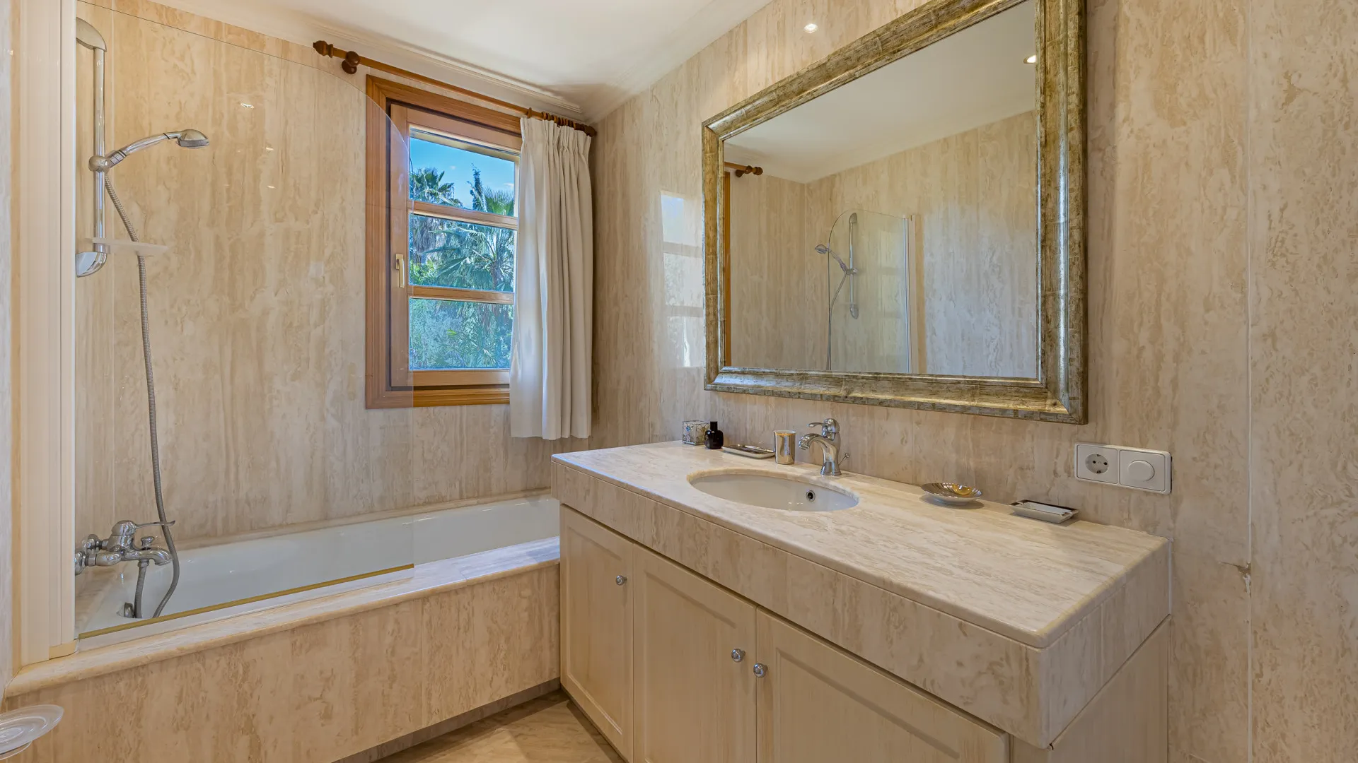 For sale Las Brisas 5 bedrooms villa