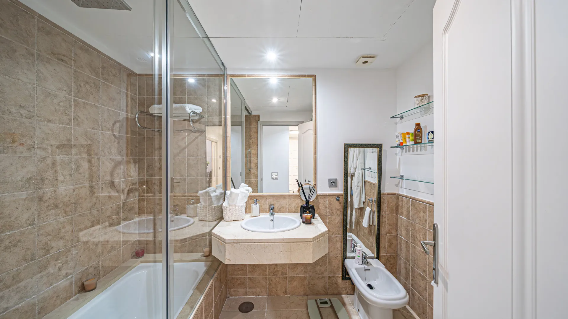 Ground floor apartment for sale in Benatalaya with 2 bedrooms