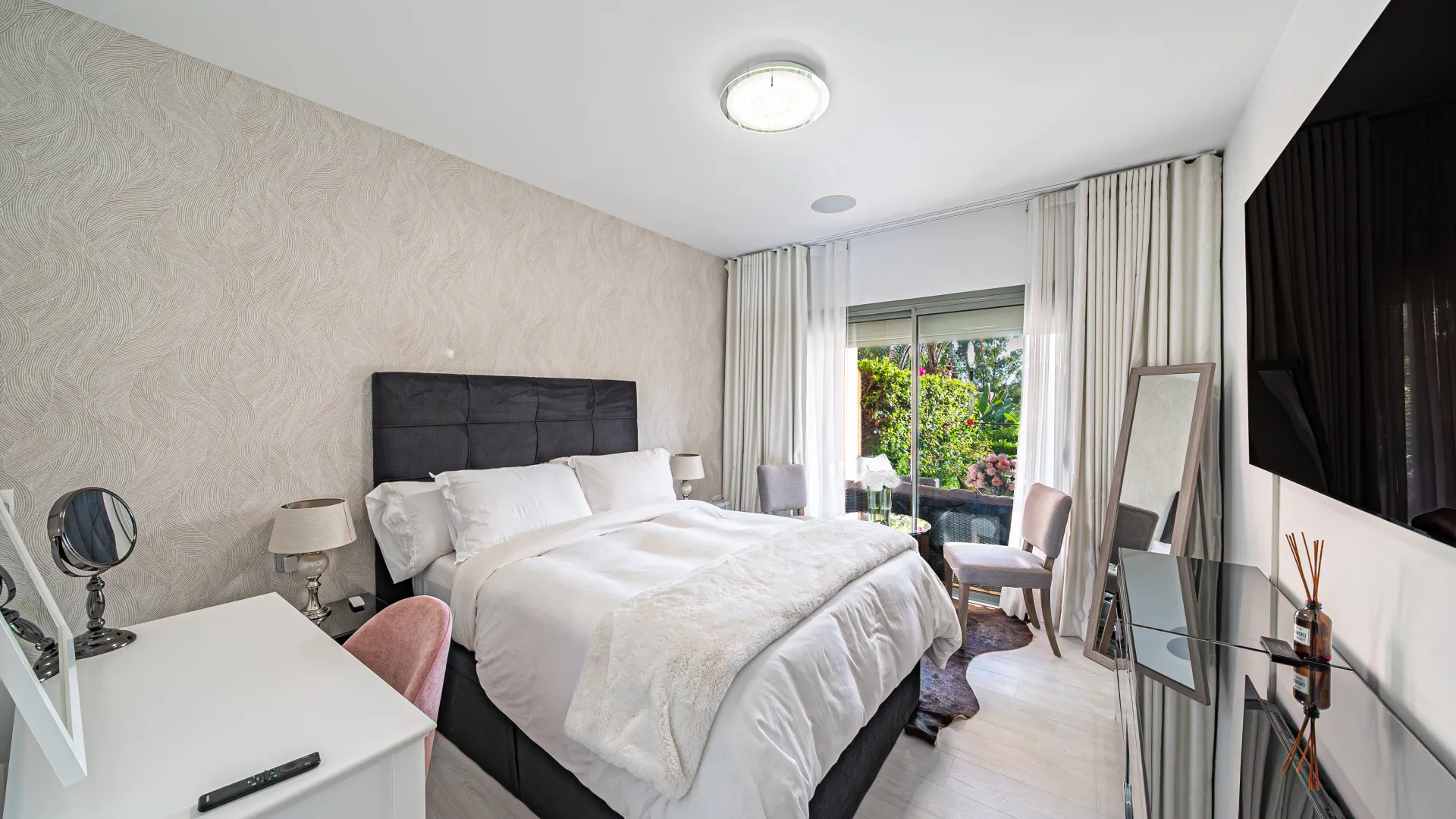 Ground floor apartment for sale in Benatalaya with 2 bedrooms