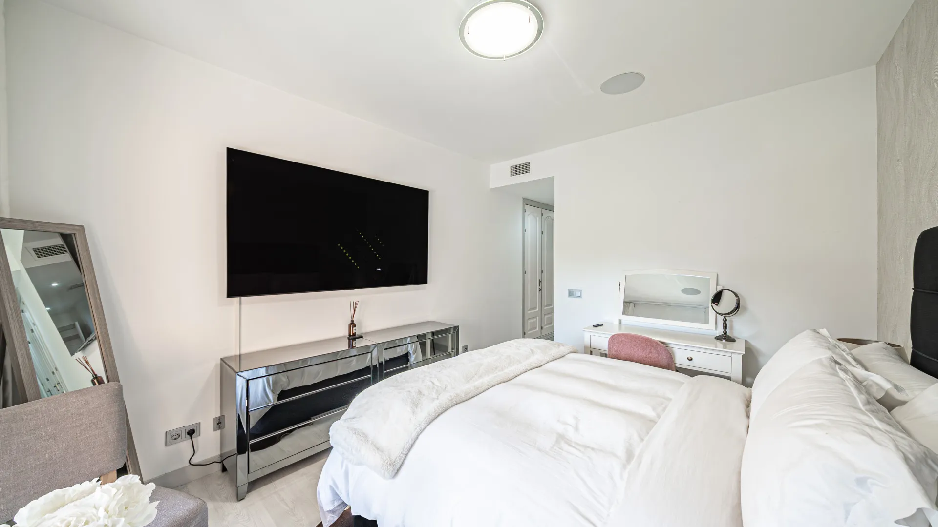 Ground floor apartment for sale in Benatalaya with 2 bedrooms
