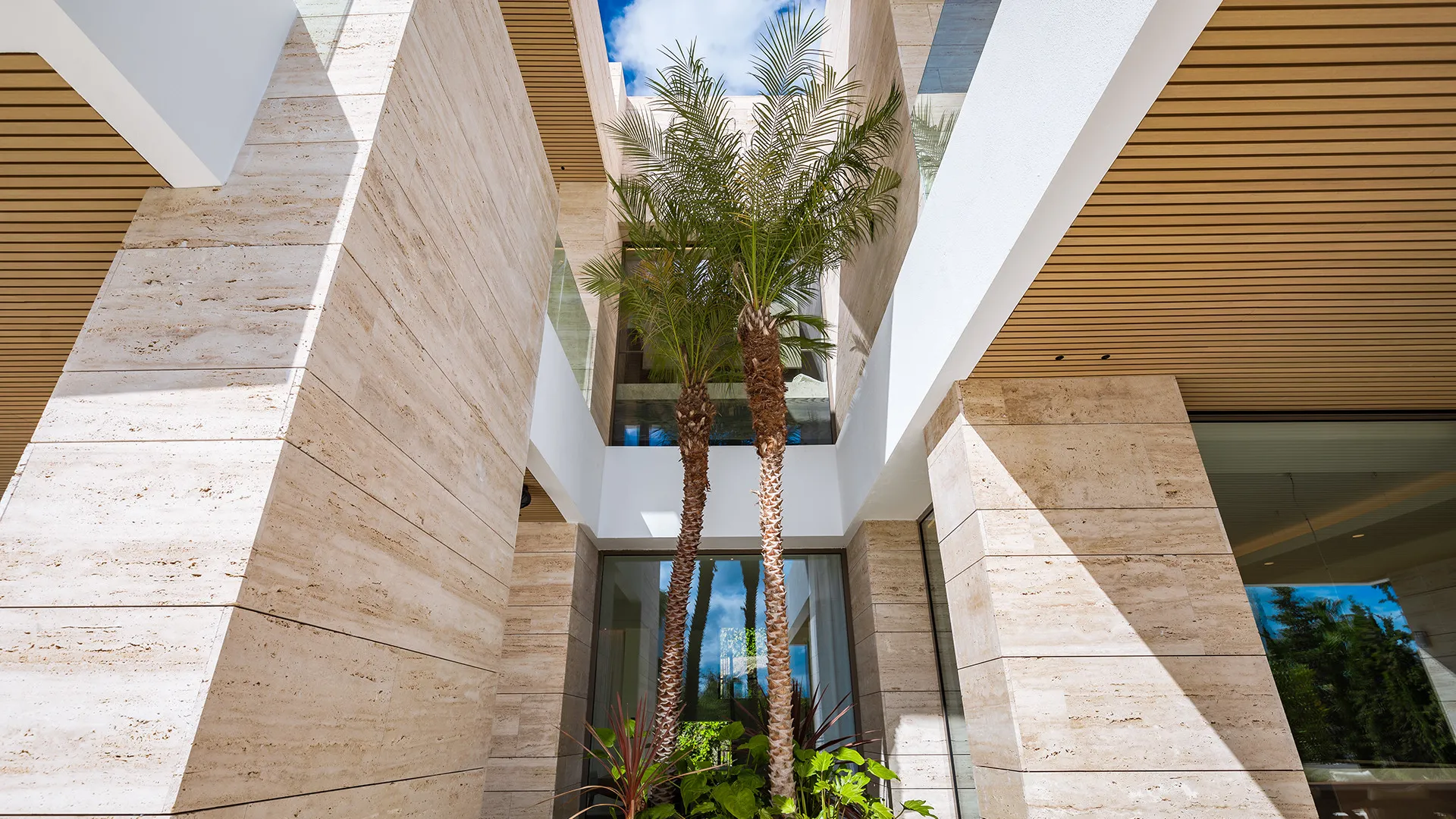 For sale villa with 5 bedrooms in Benahavis